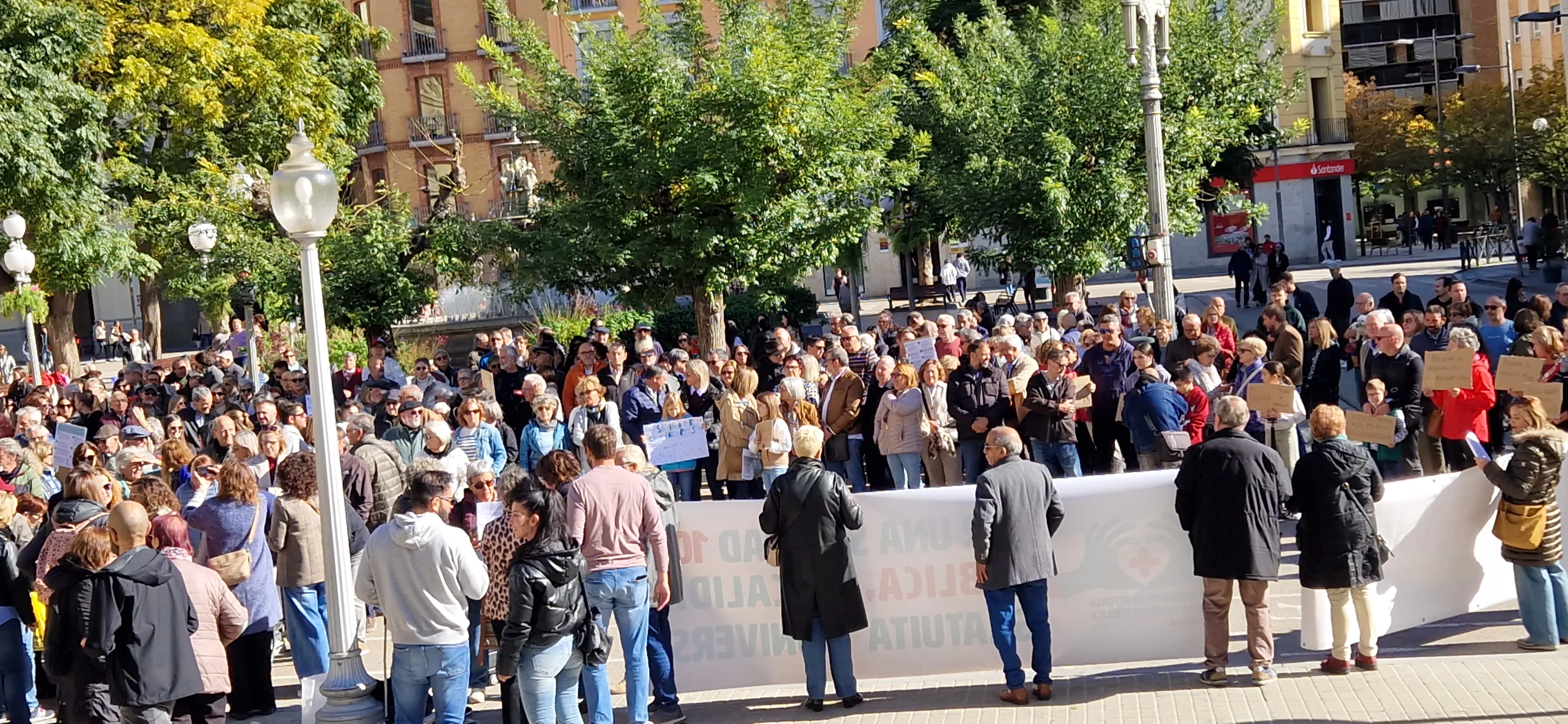 Concentración por la sanidad pública en Huesca. Foto Myriam Martínez
