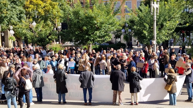 Concentración por la sanidad pública en Huesca. Foto Myriam Martínez