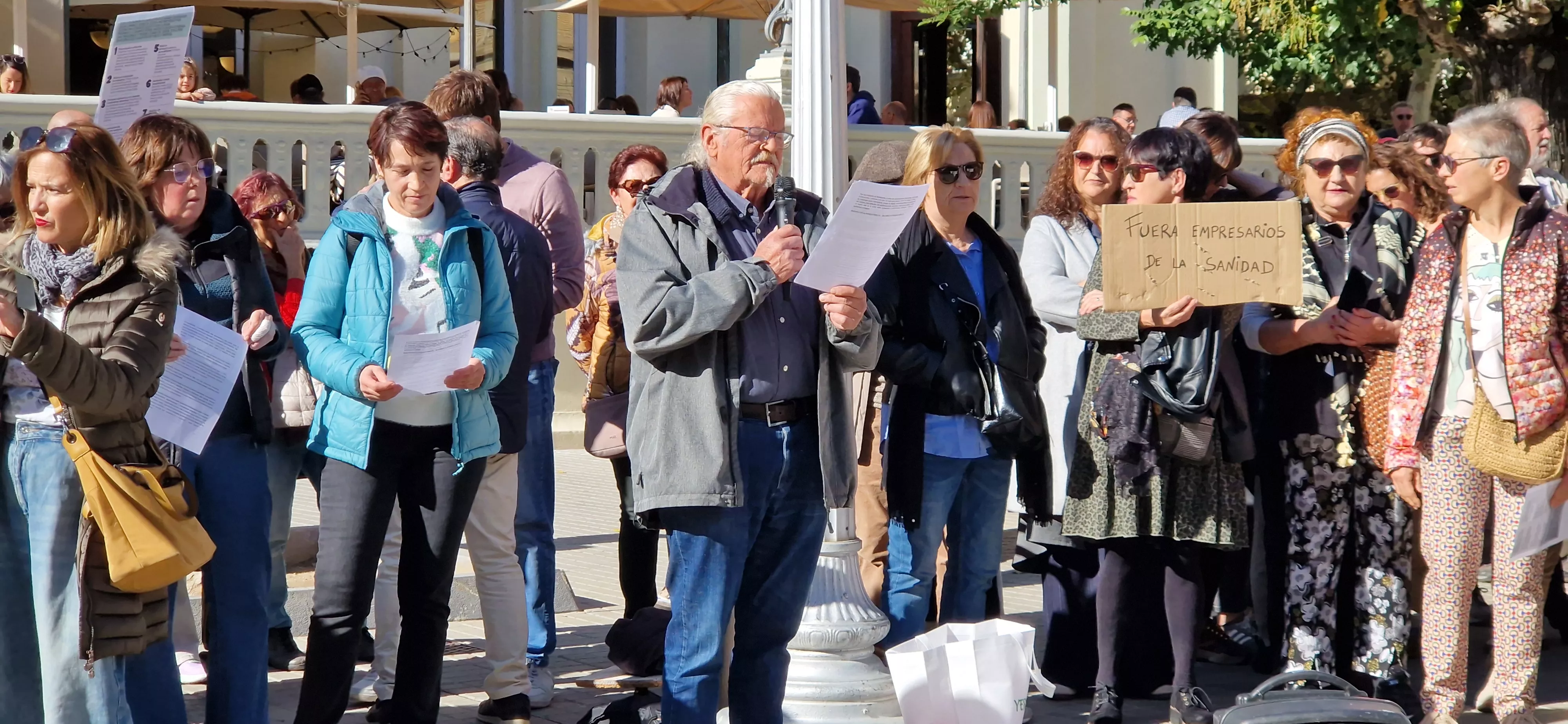 Concentración por la sanidad pública en Huesca. Foto Myriam Martínez
