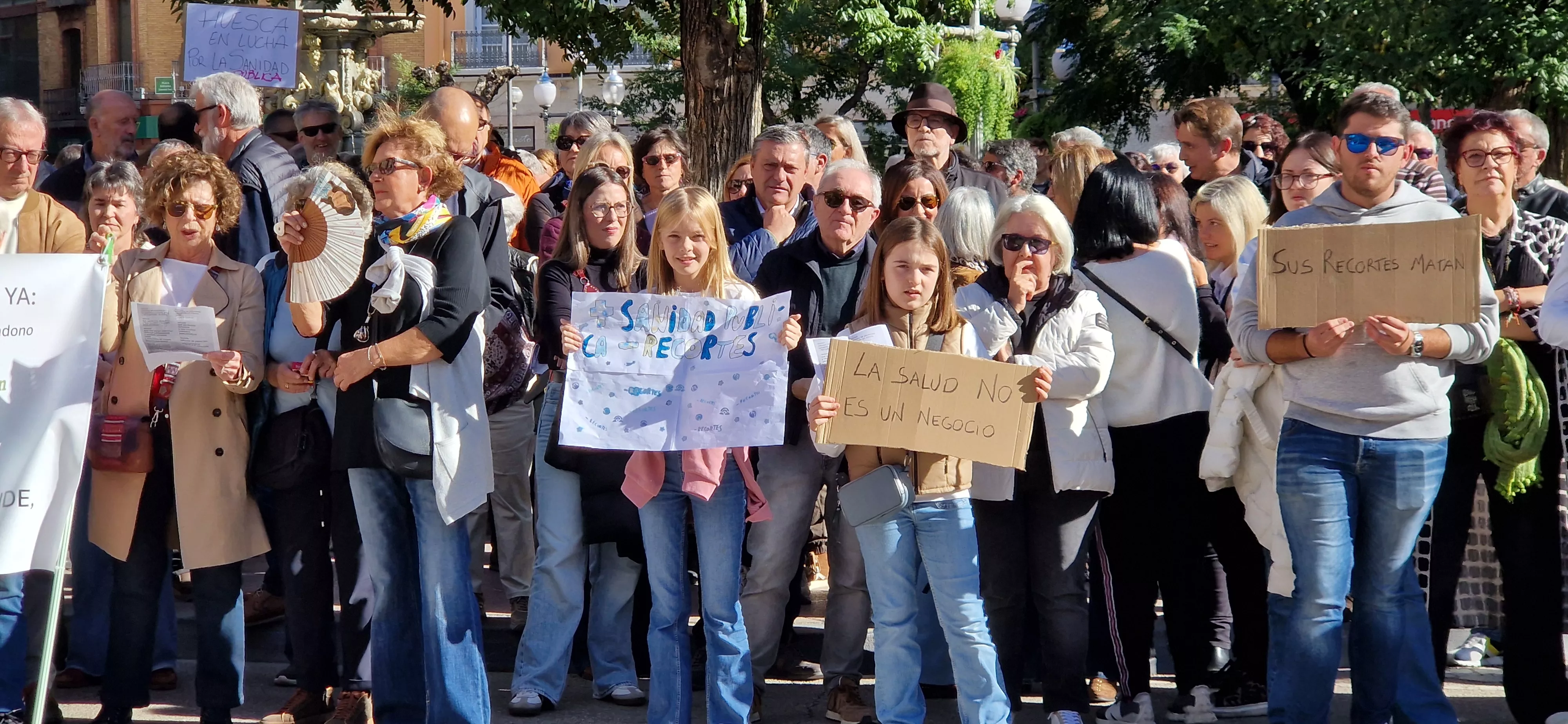 Concentración por la sanidad pública en Huesca. Foto Myriam Martínez Concentración por la sanidad pública en Huesca. Foto Myriam Martínez