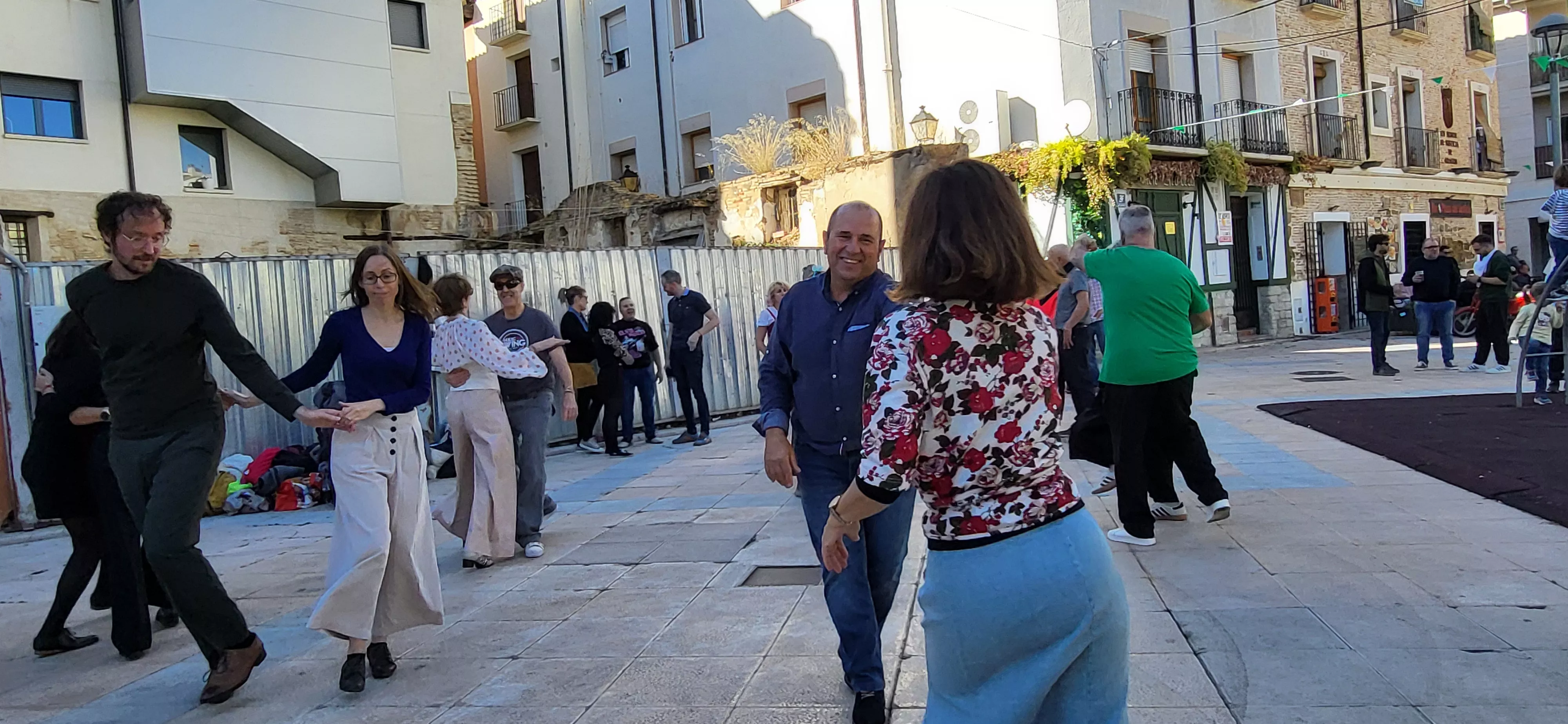 Tradicional reparto de migas de las fiestas de San Martín. Foto Mercedes Manterola