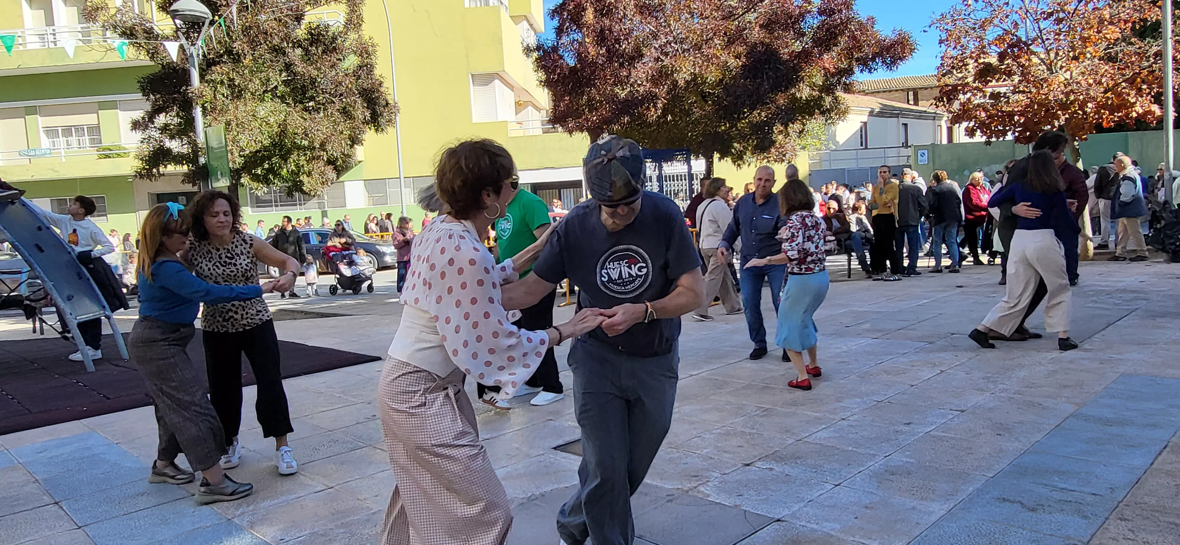 Tradicional reparto de migas de las fiestas de San Martín. Foto Mercedes Manterola