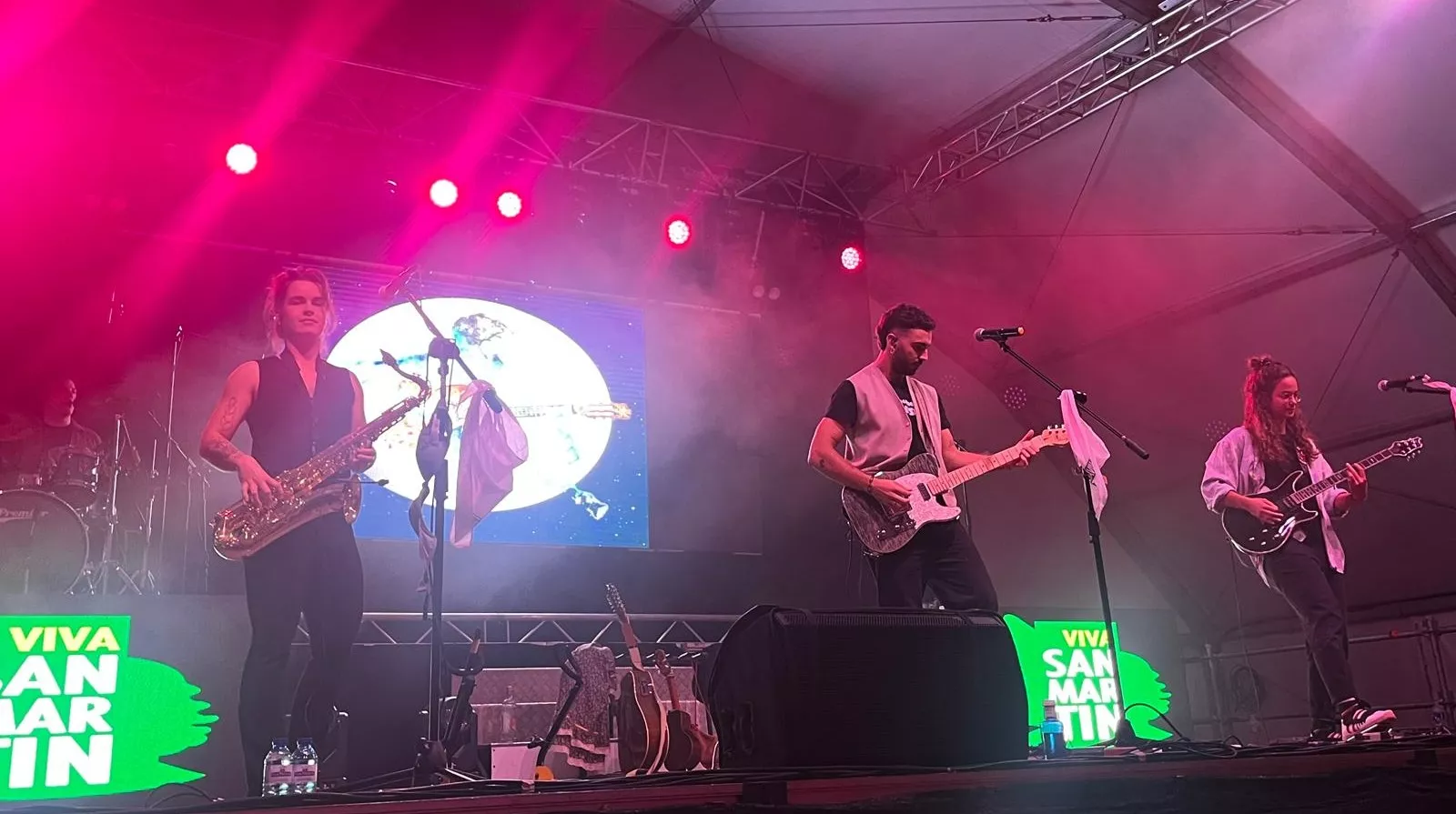 Actuación de Radices en el festival Luna Lunera de las fiestas de San Martín. Foto Mercedes Manterola