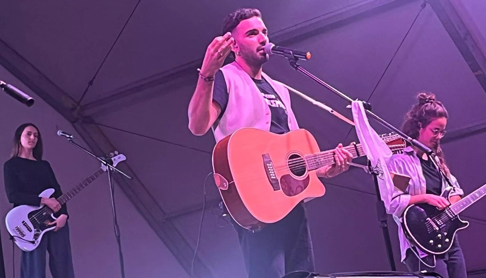 Actuación de Radices en el festival Luna Lunera de las fiestas de San Martín. Foto Mercedes Manterola