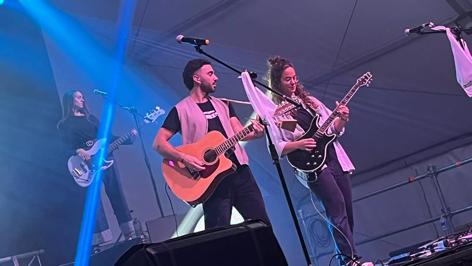 Actuación de Radices en el festival Luna Lunera de las fiestas de San Martín. Foto Mercedes Manterola