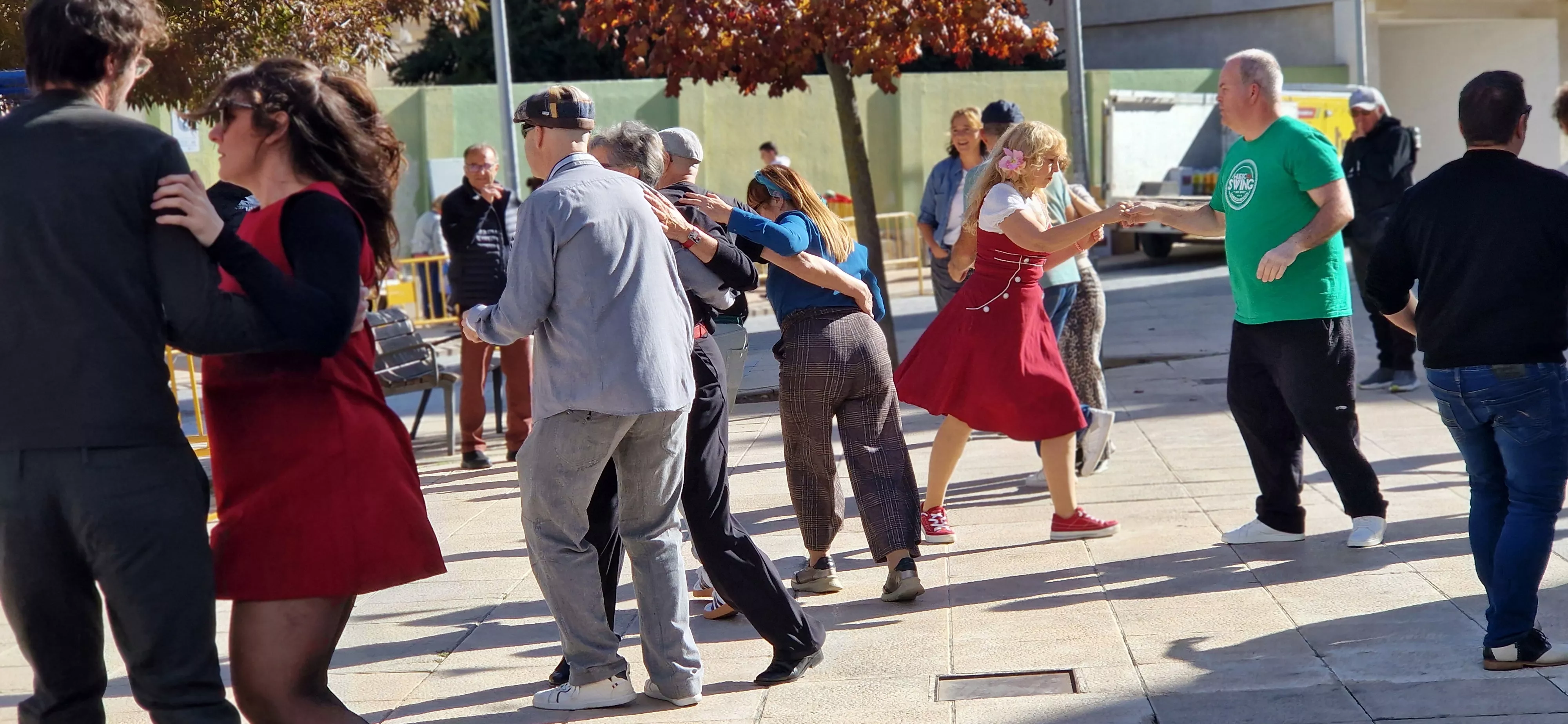Huesconswing, en las fiestas de San Martín. Foto Myriam Martínez