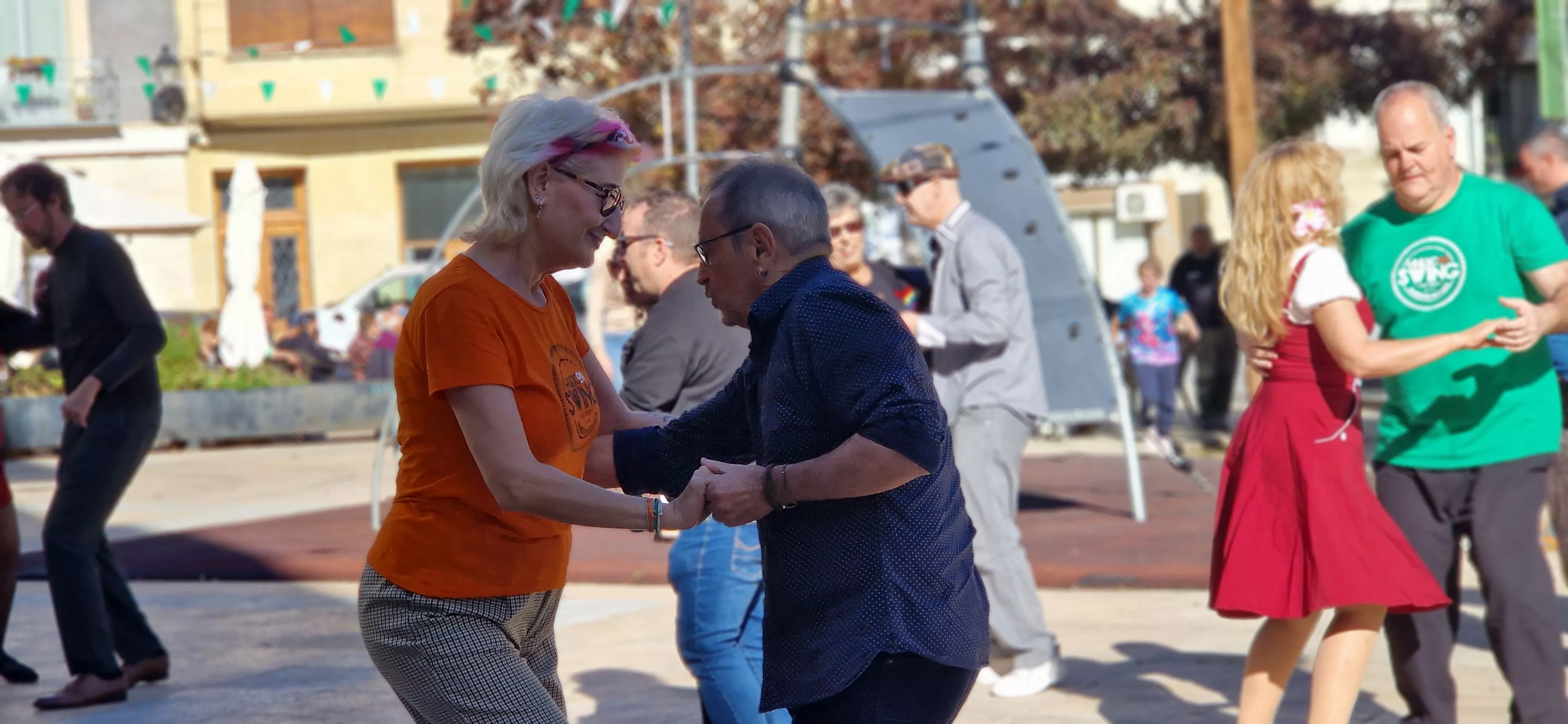 Huesconswing, en las fiestas de San Martín. Foto Myriam Martínez