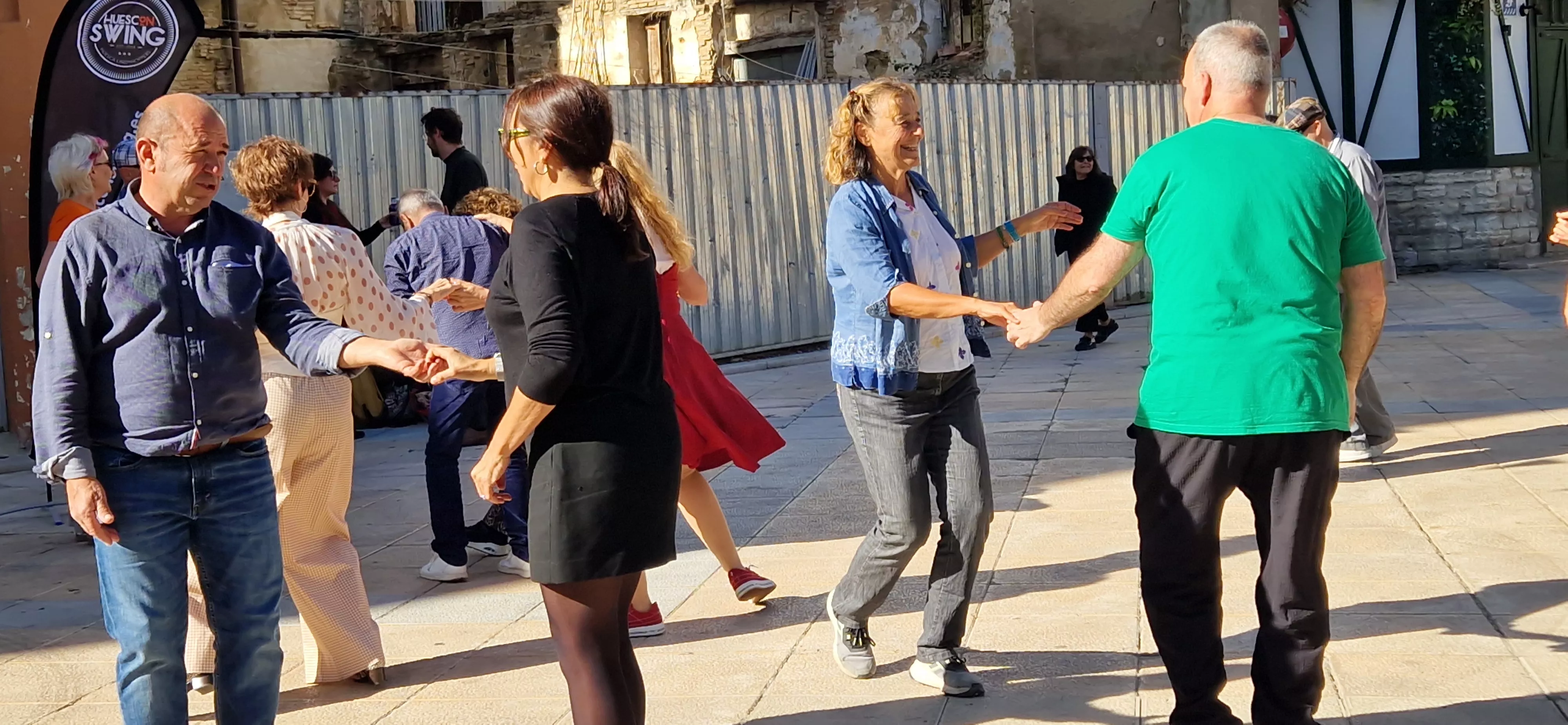 Huesconswing, en las fiestas de San Martín. Foto Myriam Martínez
