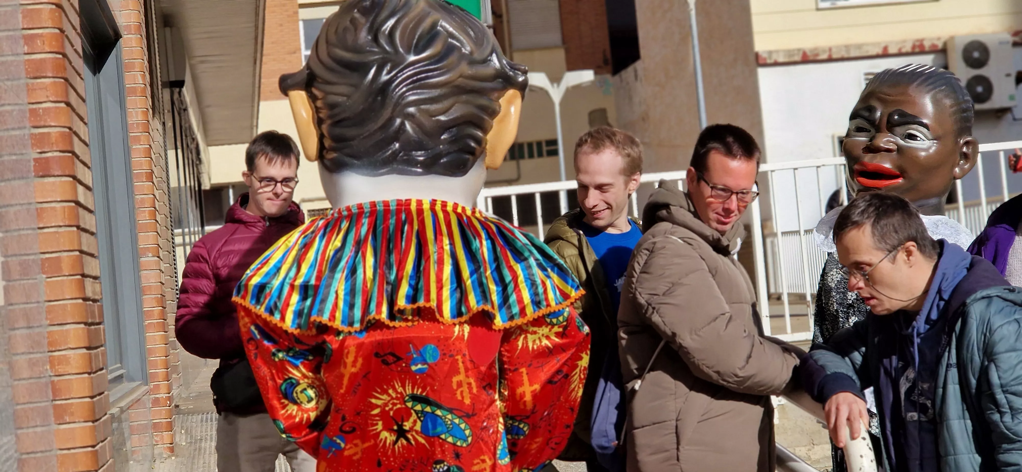 La Abueleta y el Payaso visitando la Asociación Down. Foto Myriam Martínez