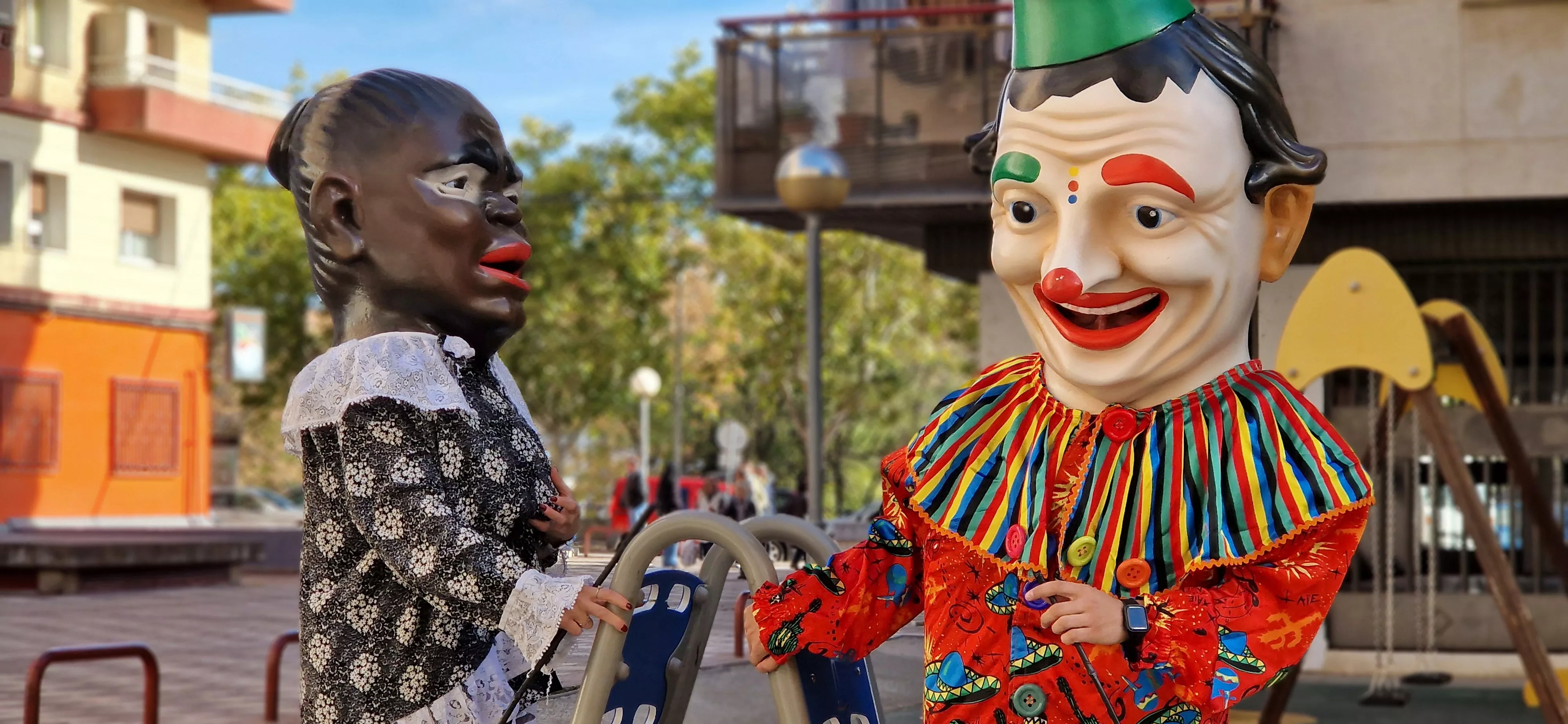 La Abueleta y el Payaso visitando la Asociación Down. Foto Myriam Martínez