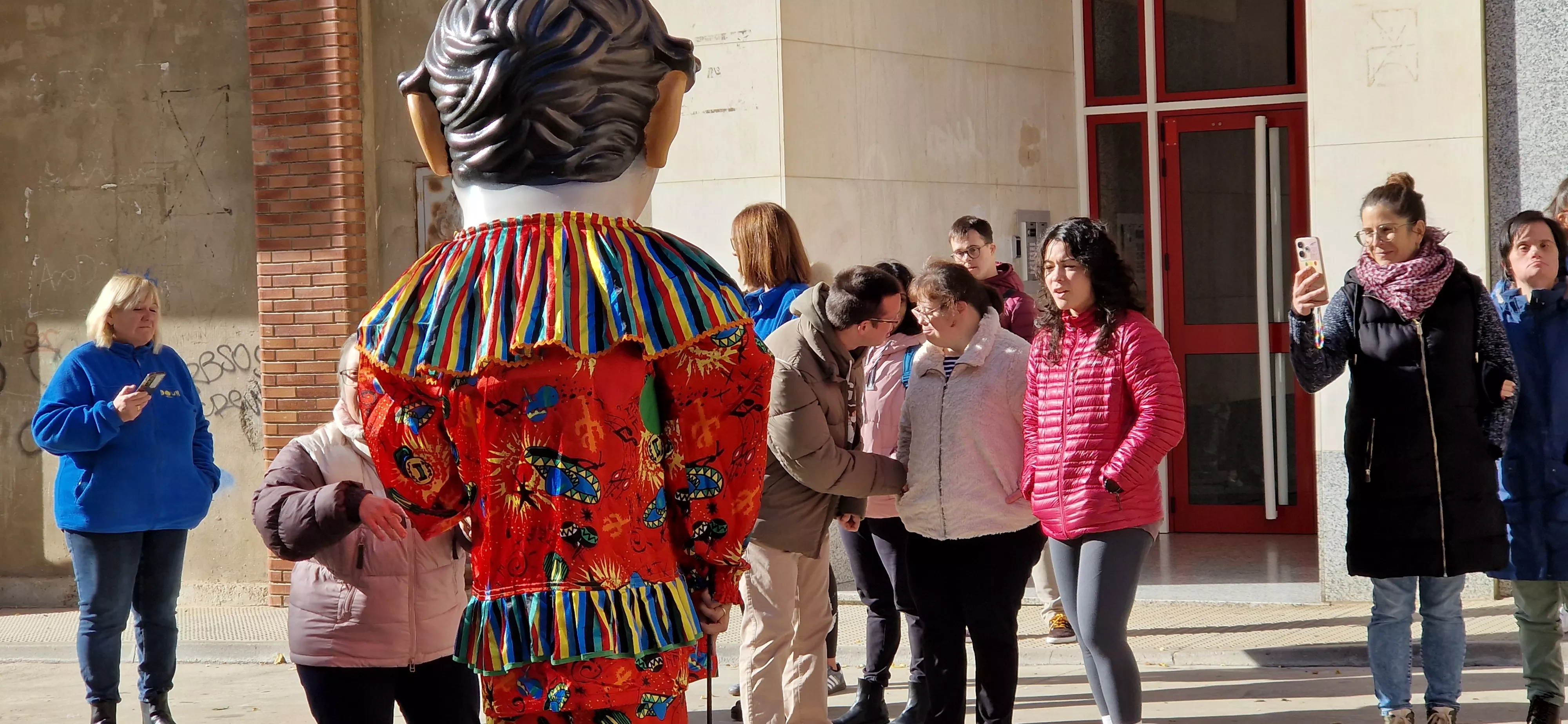 La Abueleta y el Payaso visitando la Asociación Down. Foto Myriam Martínez