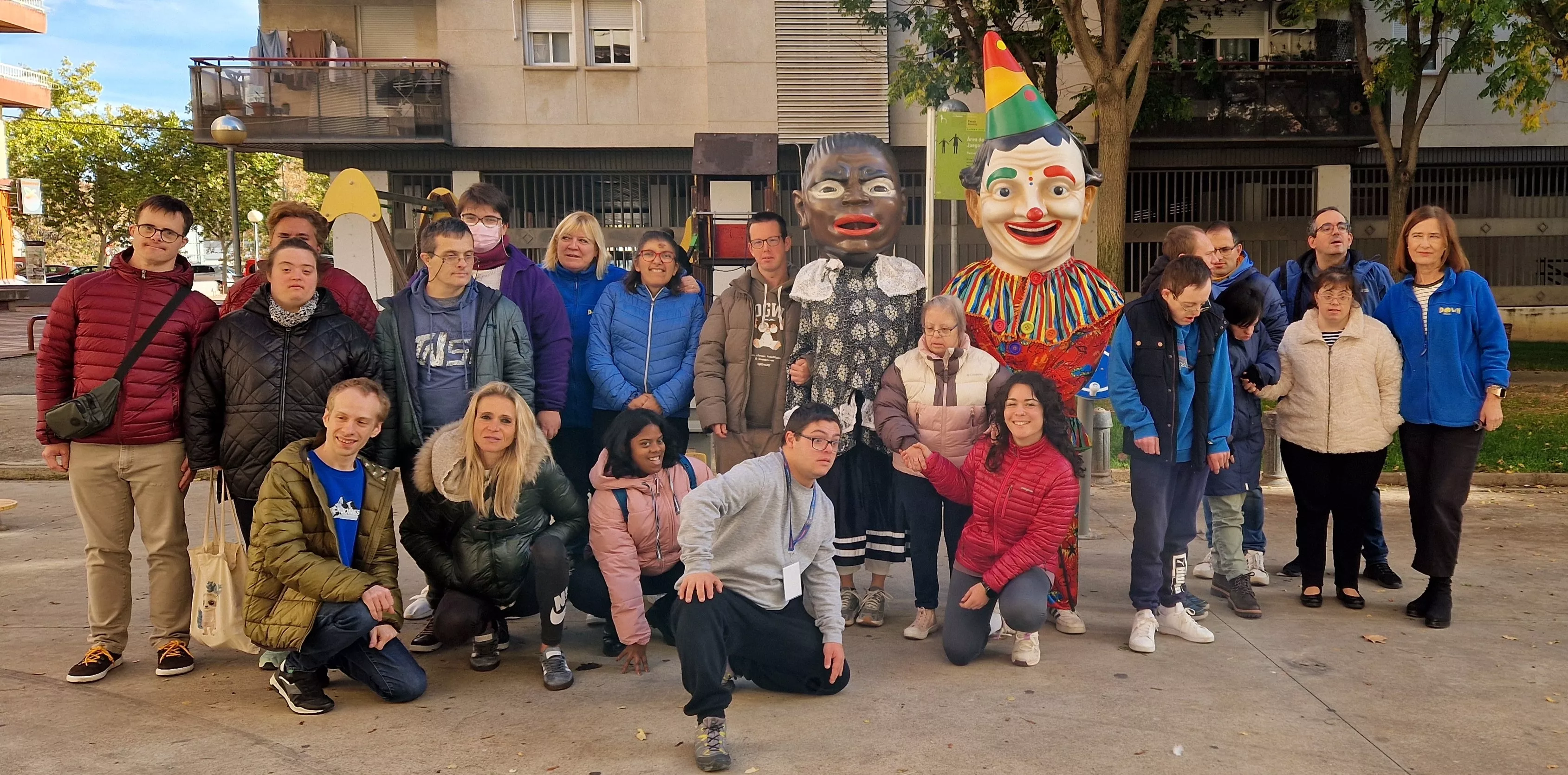 La Abueleta y el Payaso visitando la Asociación Down. Foto Myriam Martínez