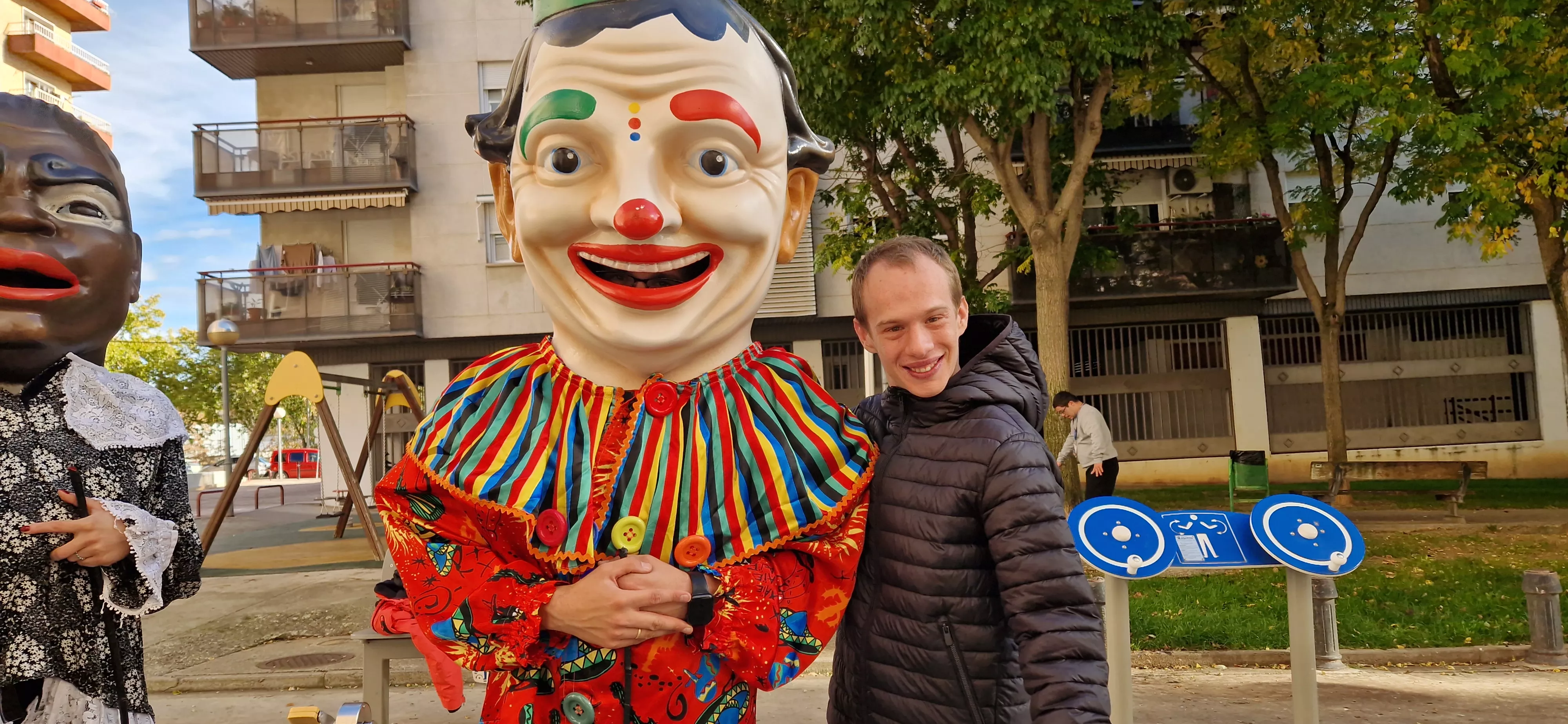 La Abueleta y el Payaso visitando la Asociación Down. Foto Myriam Martínez