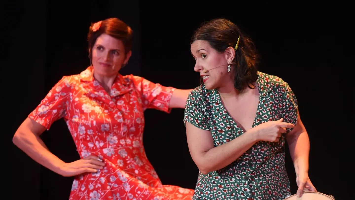 'Orgullo rural' de Elia y Uxia en Extrarradios en Almudévar.