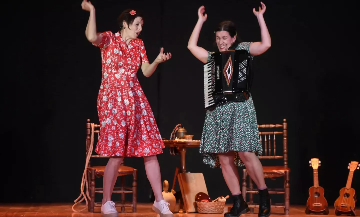 'Orgullo rural' de Elia y Uxia en Extrarradios en Almudévar.