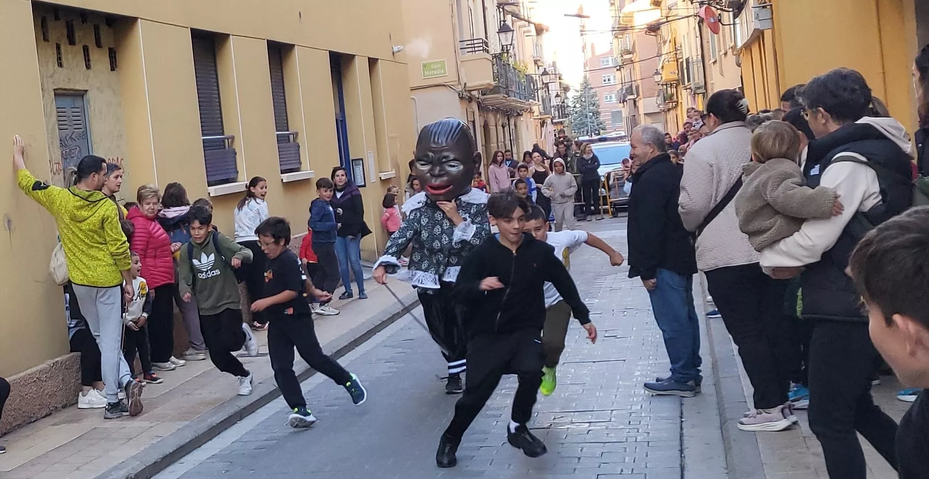 Explosión de emoción en San Martín con el regreso de la Abueleta y el Payaso.