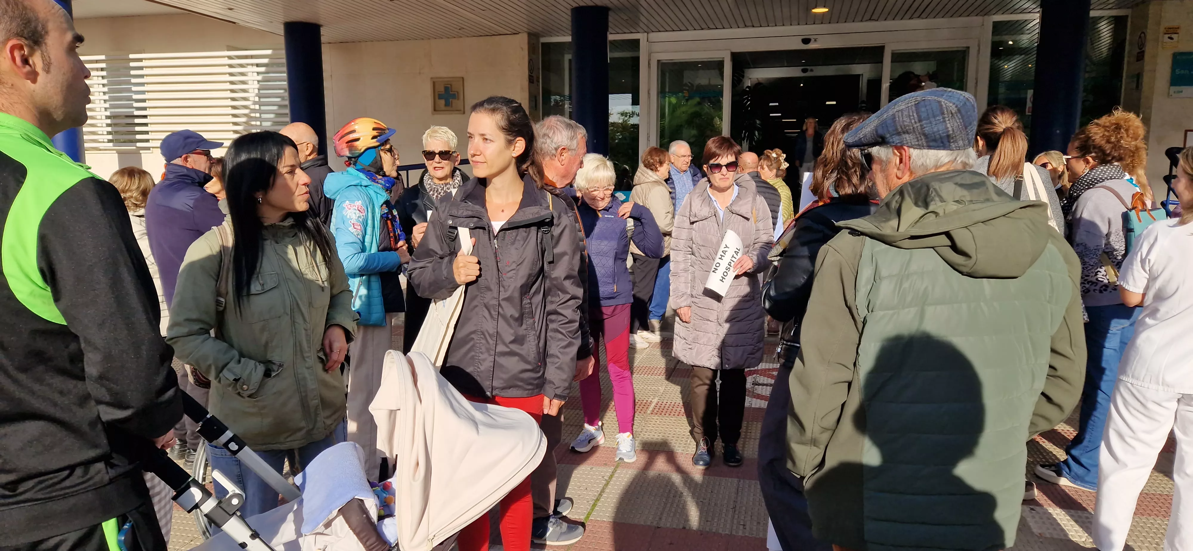 Concentración ante el recorte de personal en el Servicio de Urgencias del Hospital San Jorge. Foto Myriam Martínez