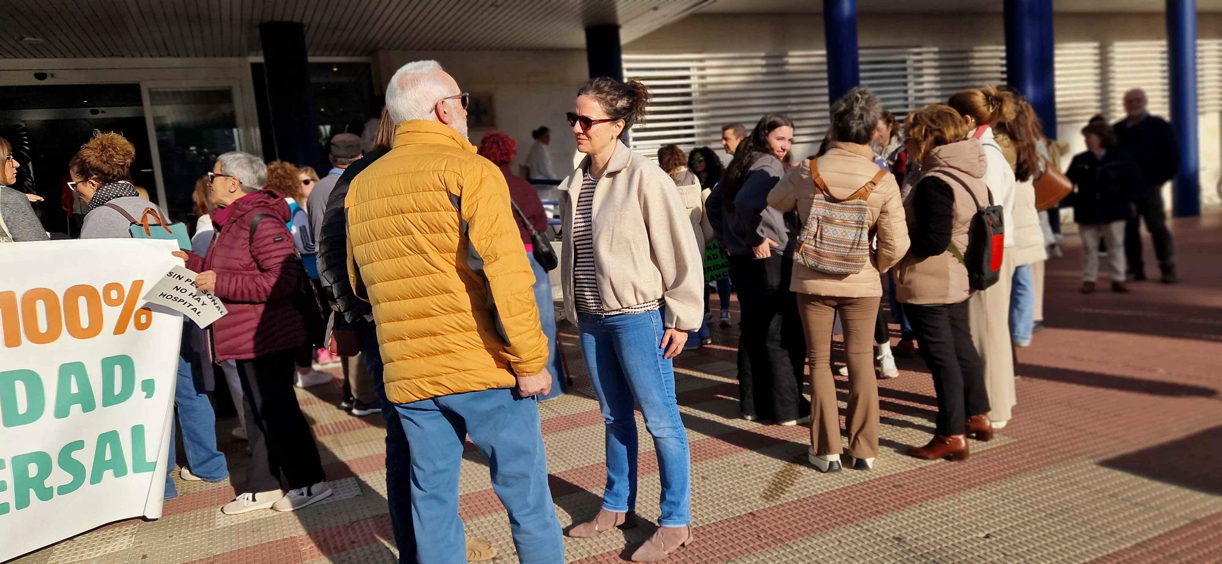 Concentración ante el recorte de personal en el Servicio de Urgencias del Hospital San Jorge. Foto Myriam Martínez
