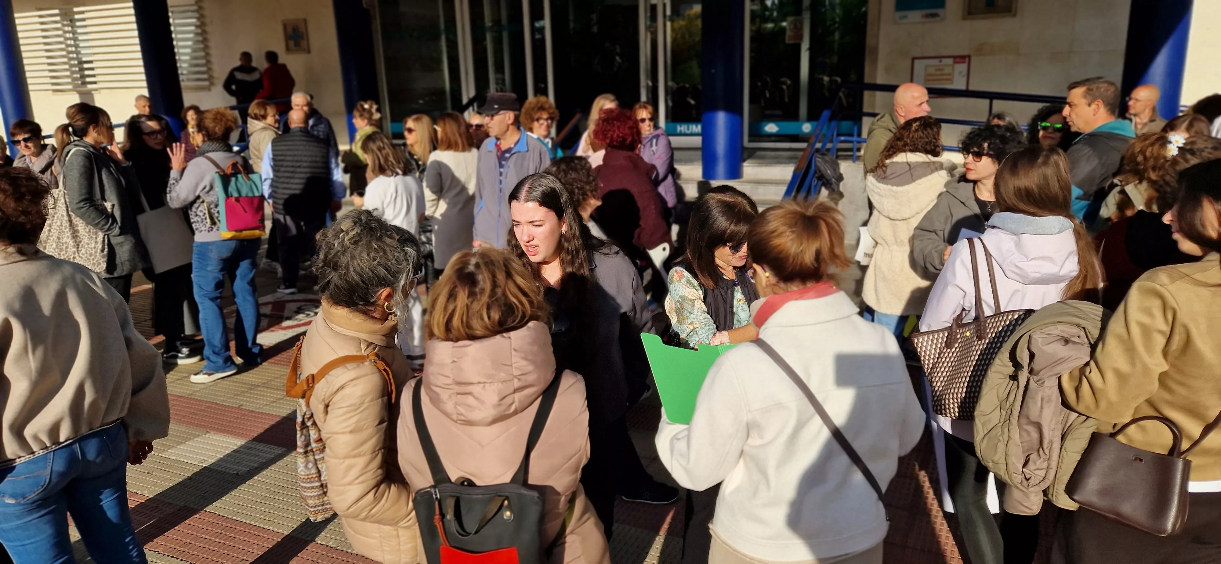 Concentración ante el recorte de personal en el Servicio de Urgencias del Hospital San Jorge. Foto Myriam Martínez