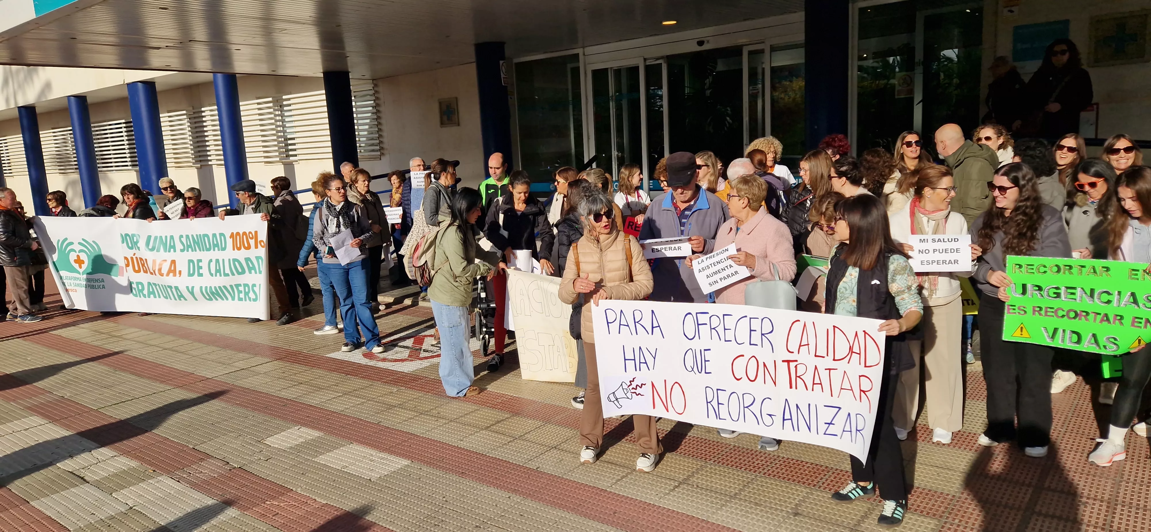 Concentración ante el recorte de personal en el Servicio de Urgencias del Hospital San Jorge. Foto Myriam Martínez