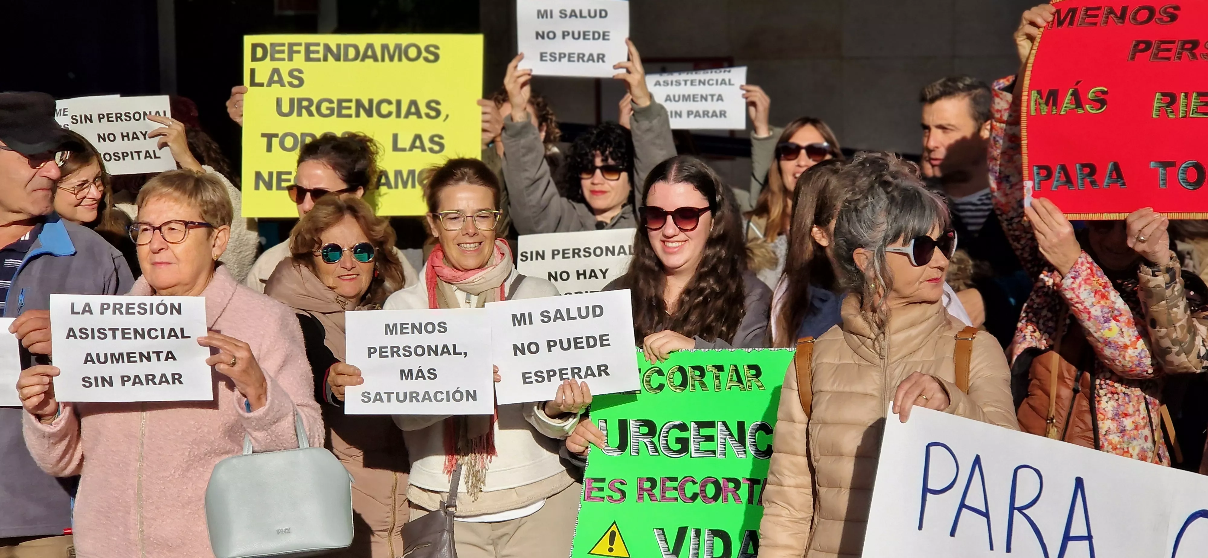 Concentración ante el recorte de personal en el Servicio de Urgencias del Hospital San Jorge. Foto Myriam Martínez