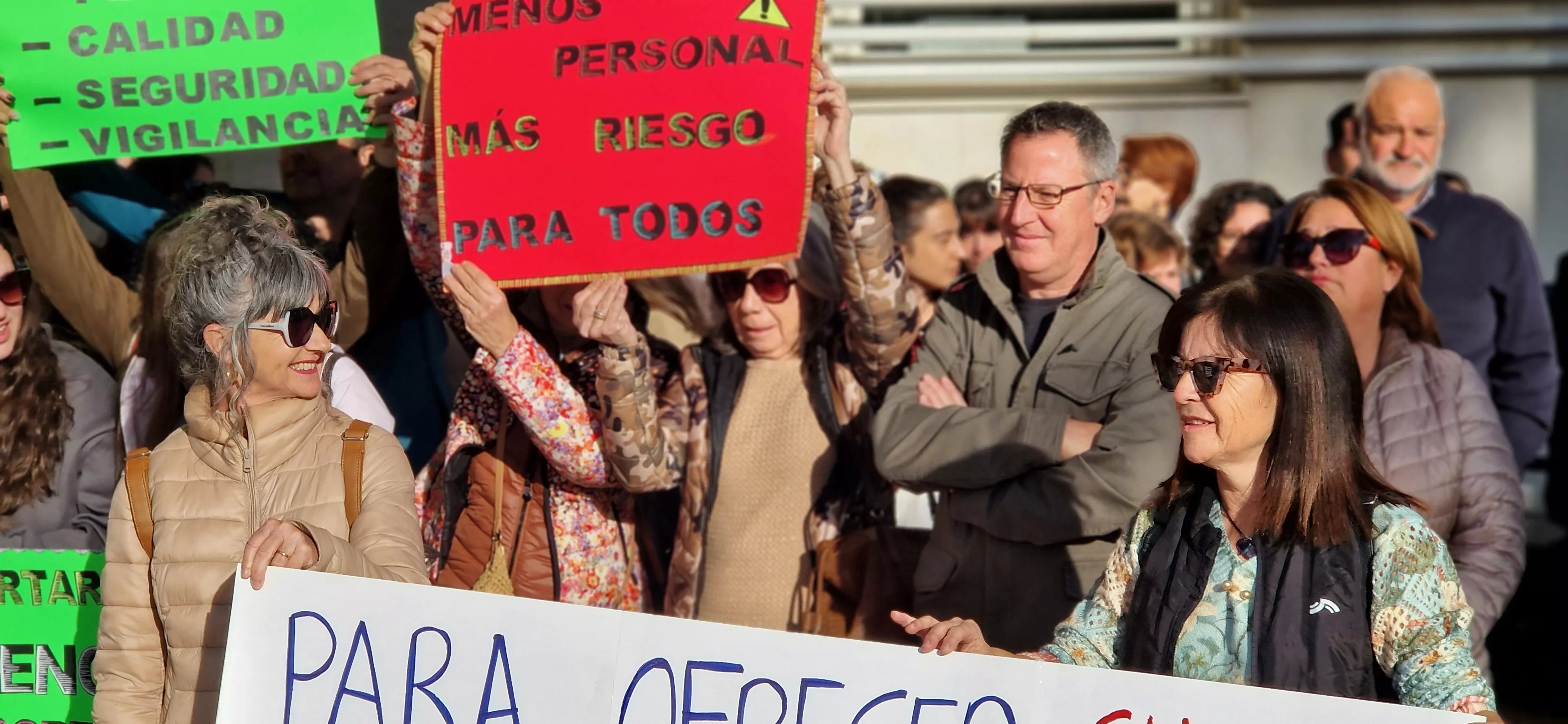 Concentración ante el recorte de personal en el Servicio de Urgencias del Hospital San Jorge. Foto Myriam Martínez