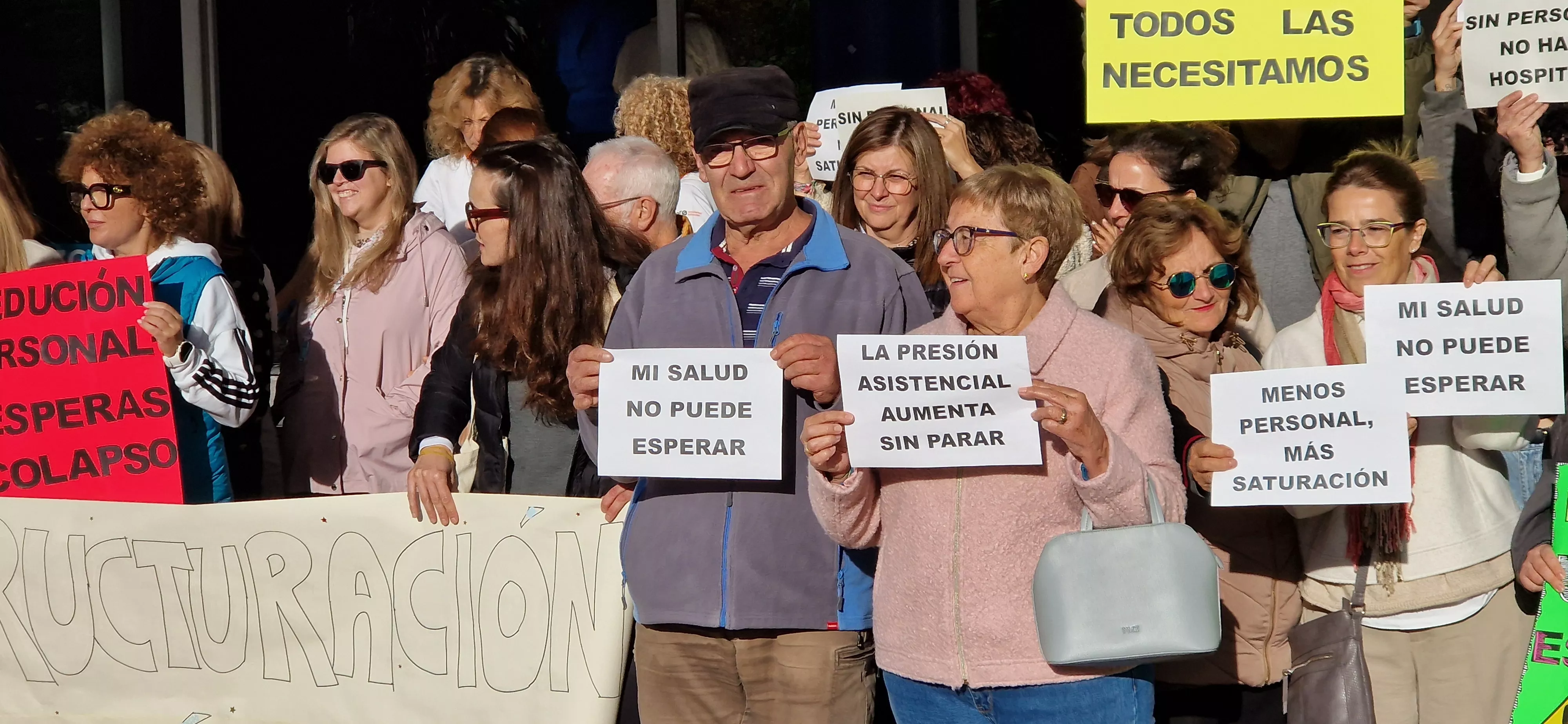 Concentración ante el recorte de personal en el Servicio de Urgencias del Hospital San Jorge. Foto Myriam Martínez