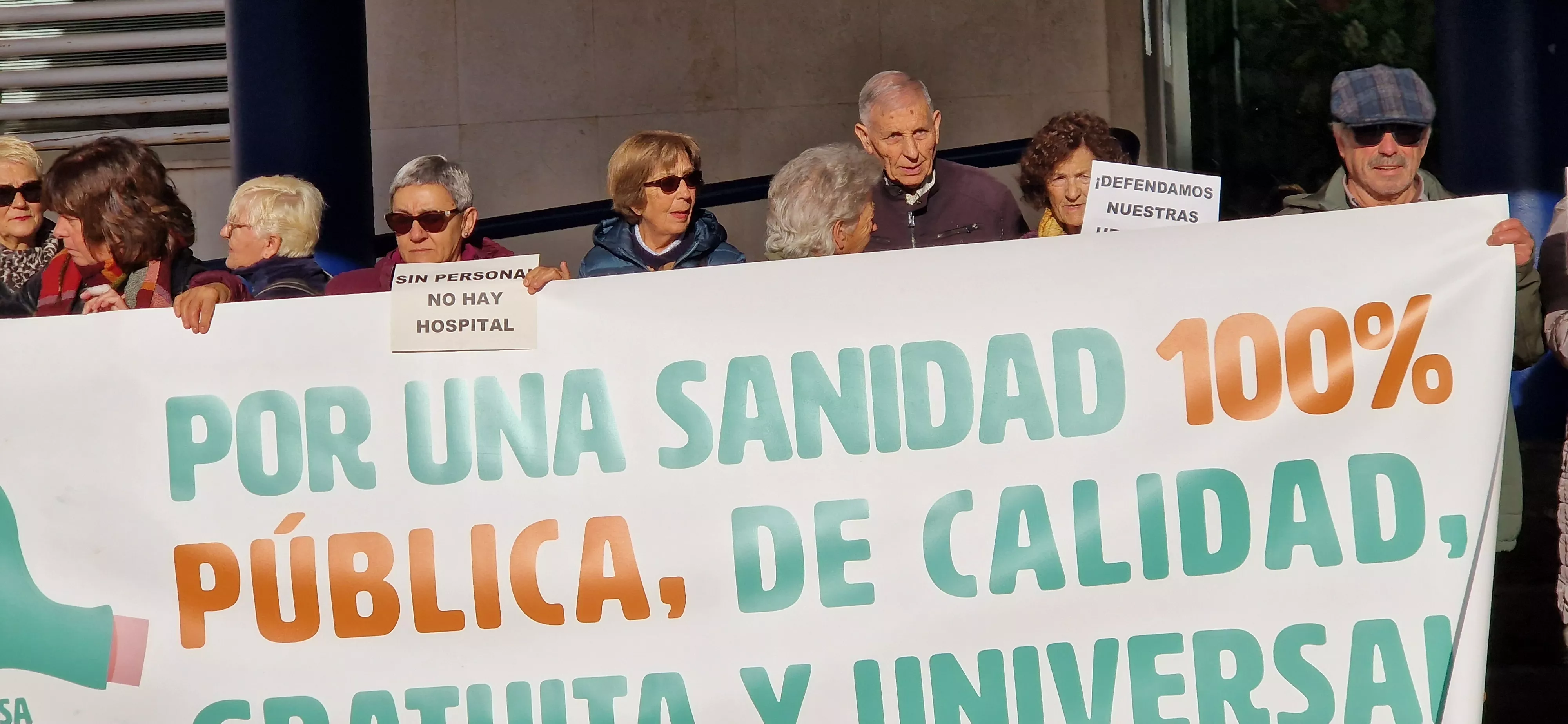 Concentración ante el recorte de personal en el Servicio de Urgencias del Hospital San Jorge. Foto Myriam Martínez