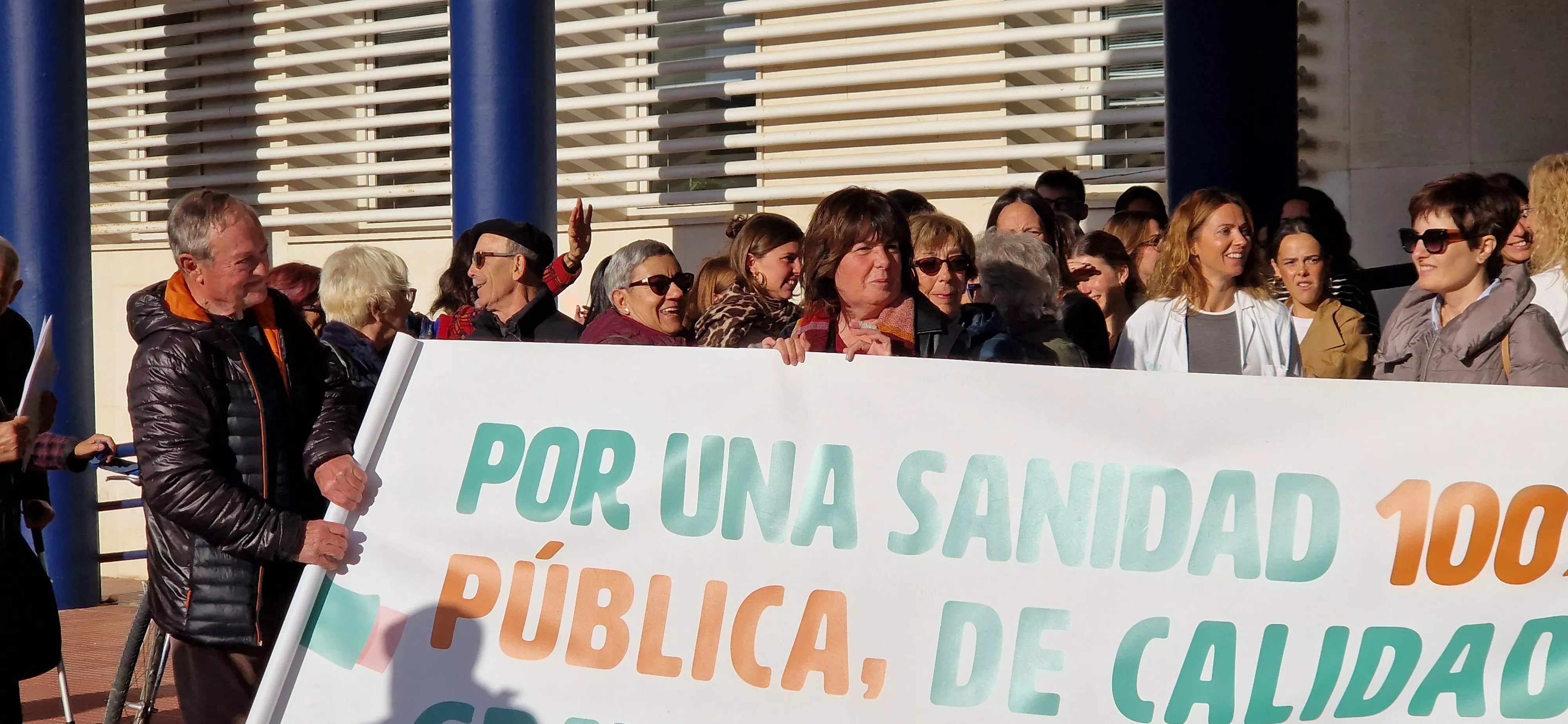 Concentración ante el recorte de personal en el Servicio de Urgencias del Hospital San Jorge. Foto Myriam Martínez