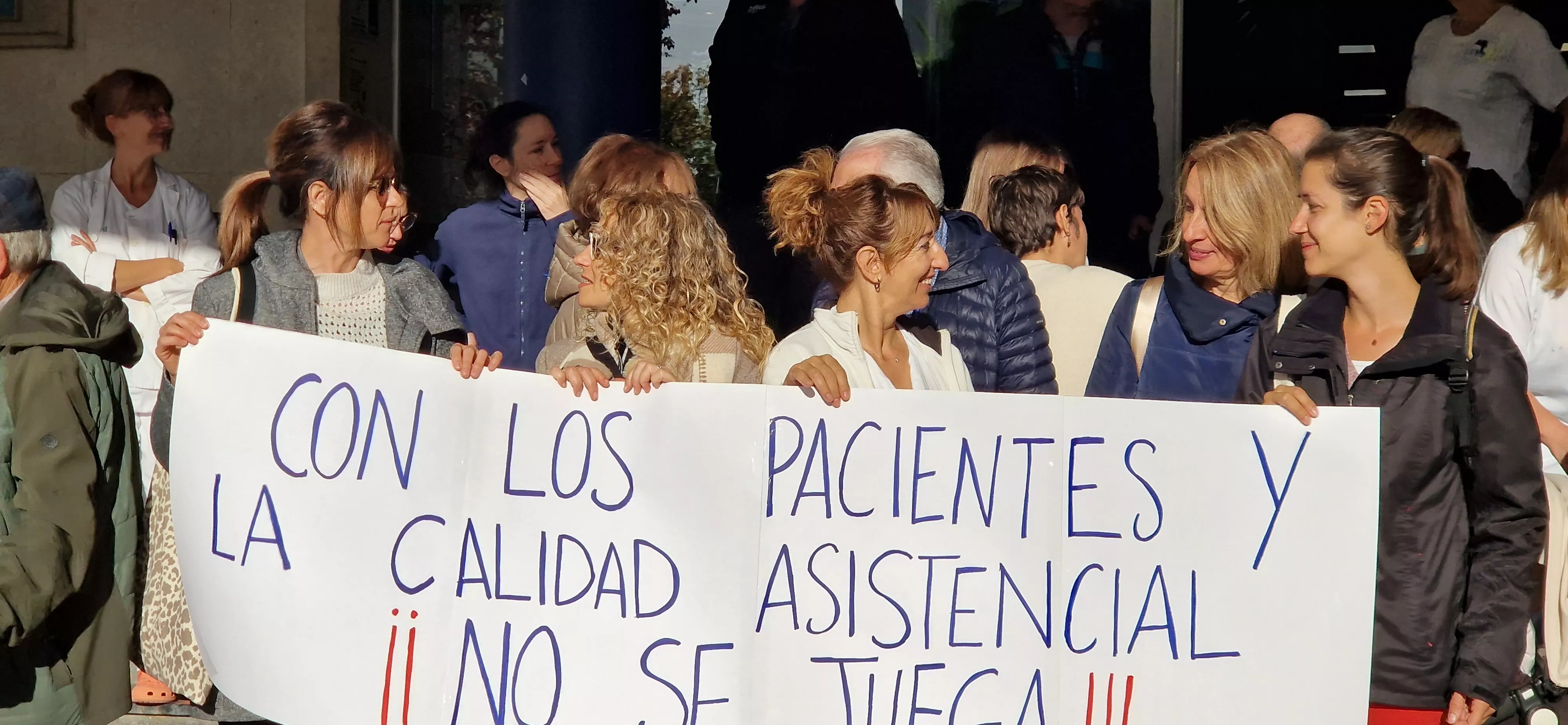 Concentración ante el recorte de personal en el Servicio de Urgencias del Hospital San Jorge. Foto Myriam Martínez