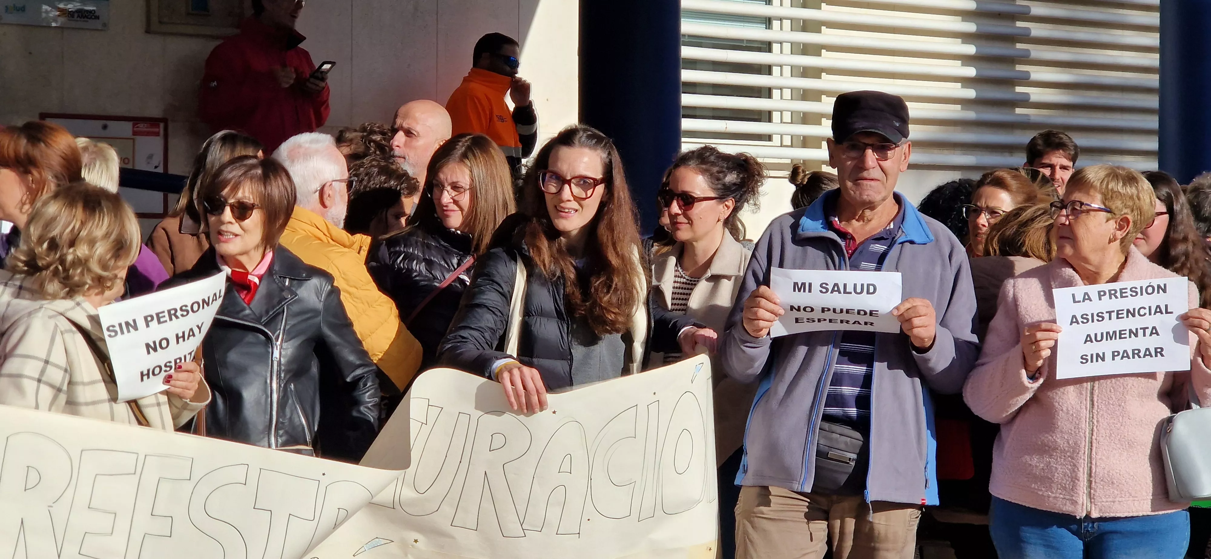 Concentración ante el recorte de personal en el Servicio de Urgencias del Hospital San Jorge. Foto Myriam Martínez