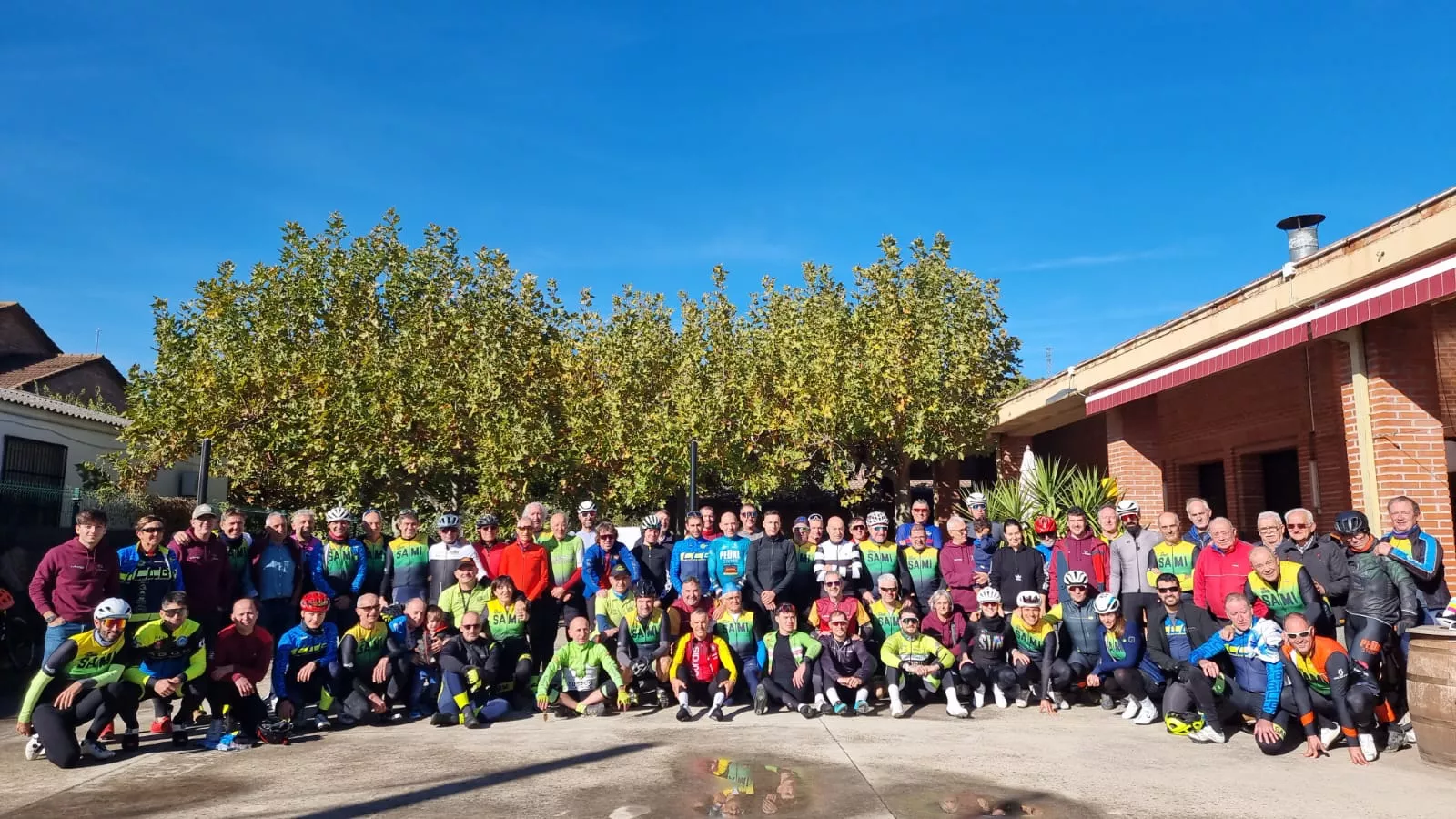 La Peña Sergio Samitier celebra la gran temporada de su ciclista