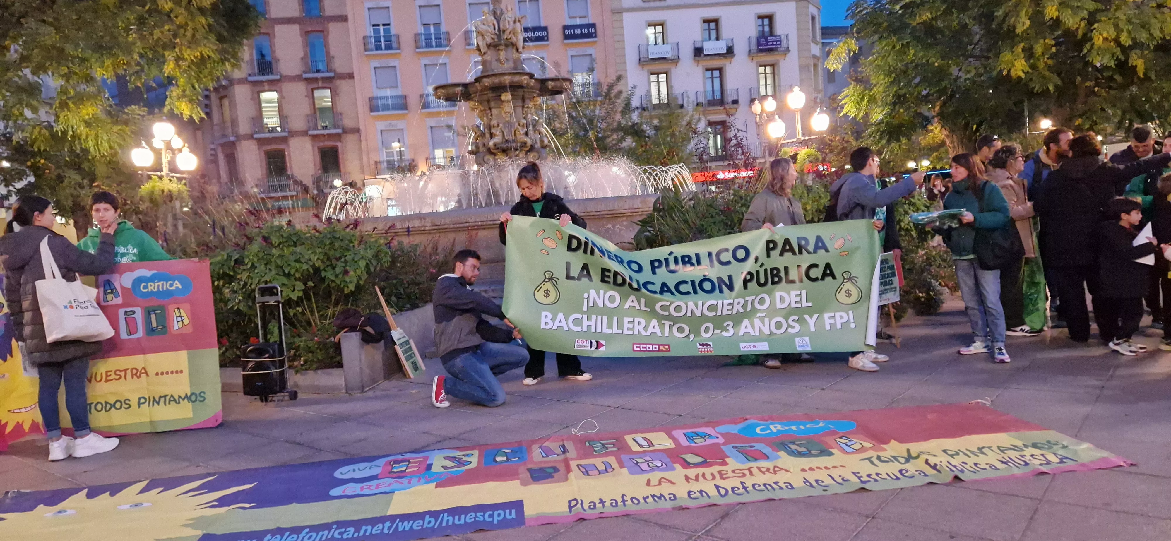 Concentración en la Plaza de Navarra contra los nuevos conciertos educativos. Foto Myriam Martínez