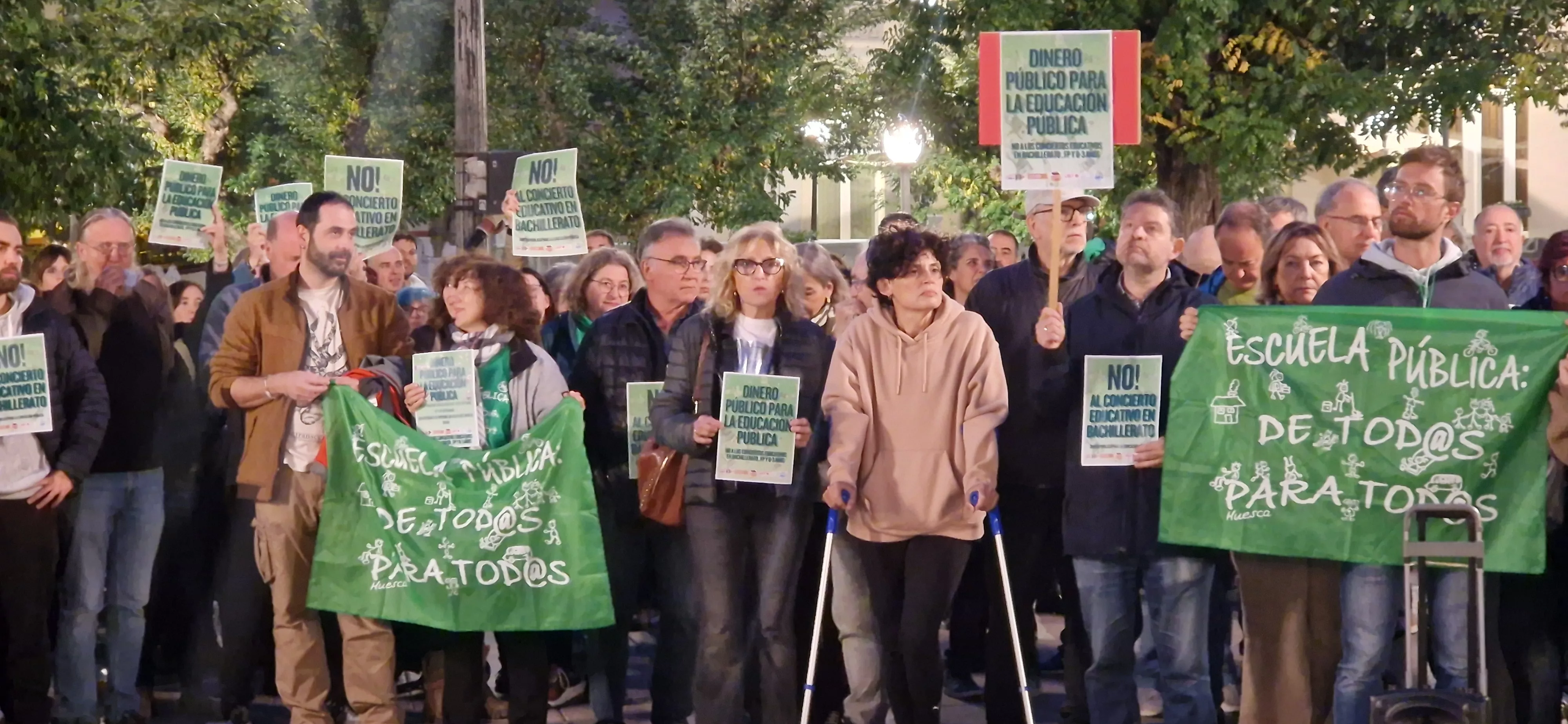 Concentración en la Plaza de Navarra contra los nuevos conciertos educativos. Foto Myriam Martínez