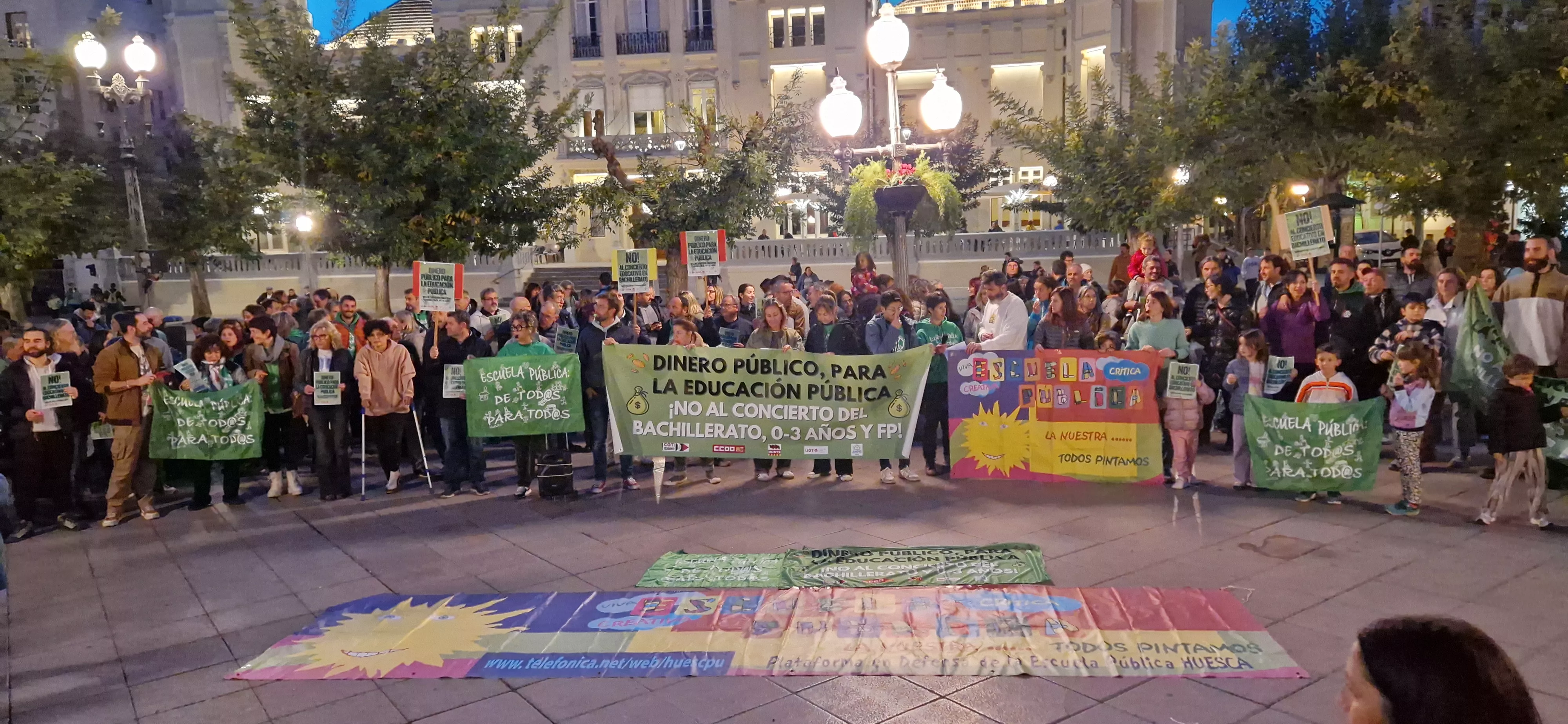 Concentración en la Plaza de Navarra contra los nuevos conciertos educativos. Foto Myriam Martínez