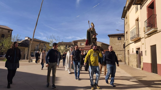 Procesión de San Martín en Biscarrués. Procesión de San Martín en Biscarrués.