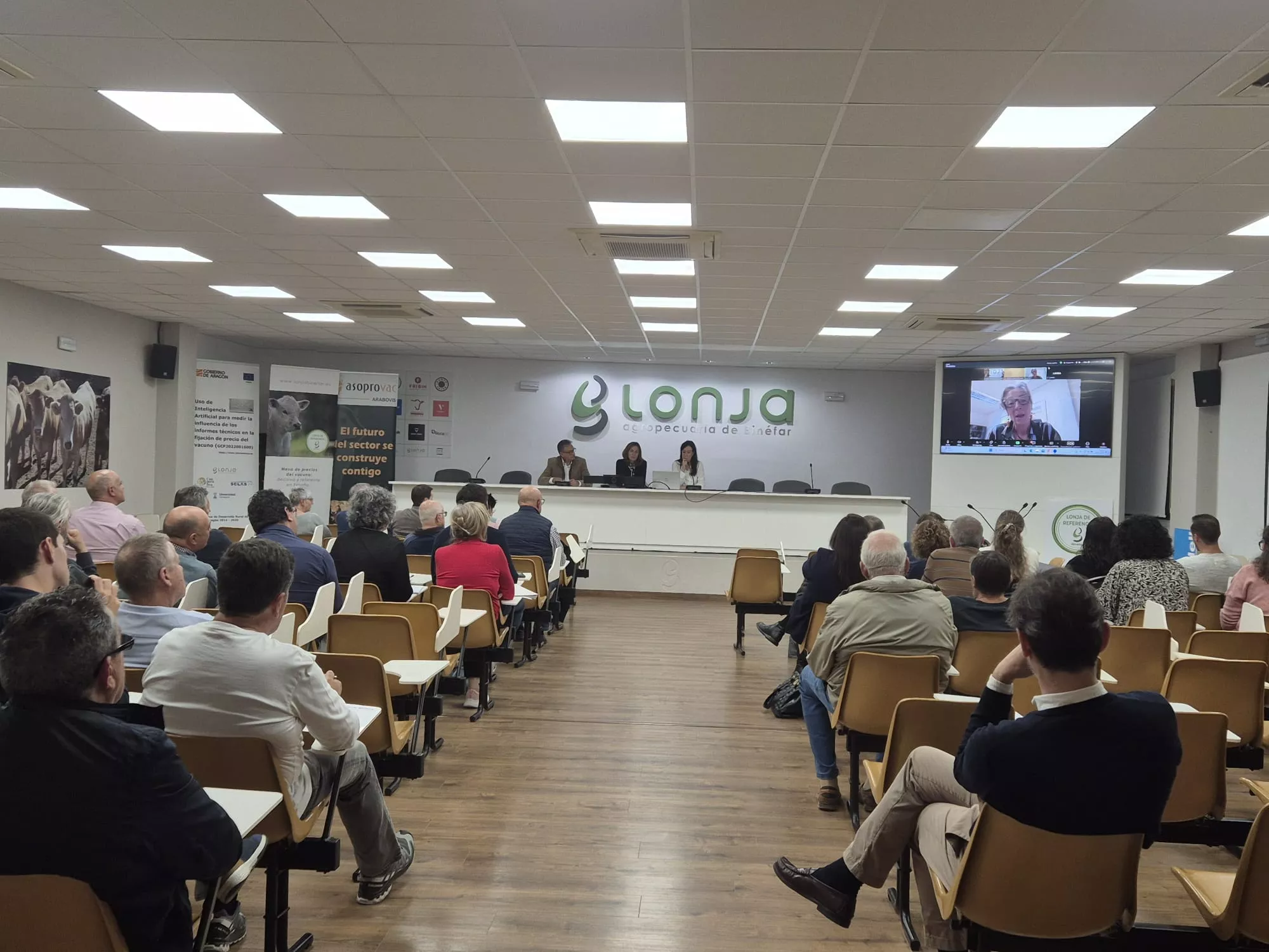 Una jornada en Binéfar destaca la vacunación y la vigilancia temprana frente a la dermatosis nodular contagiosa. Una jornada en Binéfar destaca la vacunación y la vigilancia temprana frente a la dermatosis nodular contagiosa.