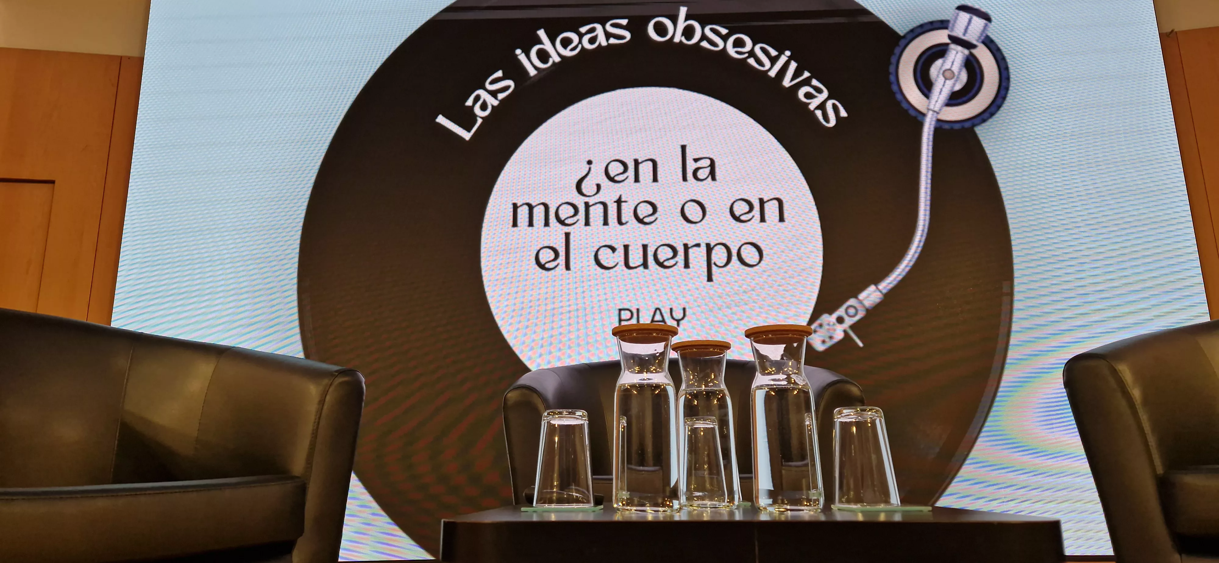 Charla de Esther Pérez, Daniel Pérez y Javier Olivera. Foto Myriam Martínez