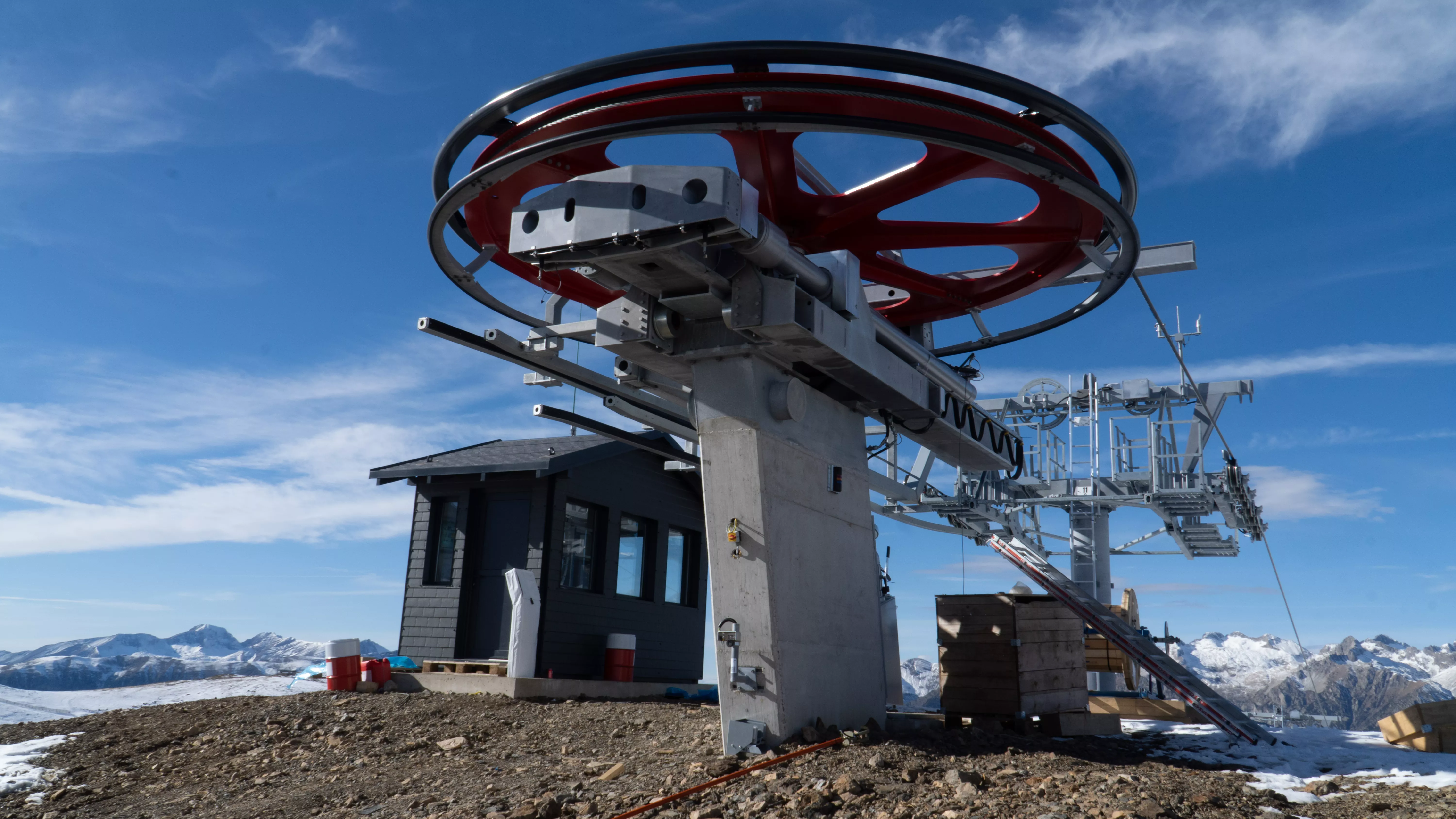 Cerler renueva su telesilla Sarrau que duplicará su capacidad de transporte.