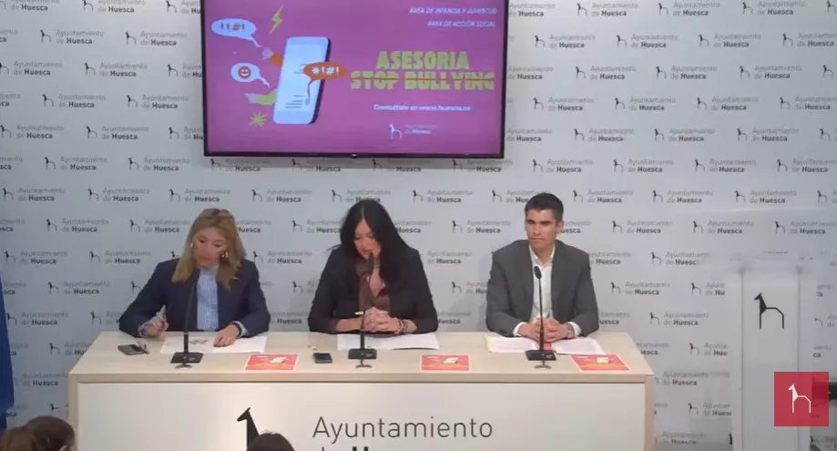 Marta Escartín, Lorena Orduna y Guillermo Gómez han presentado el programa contra el bullying.