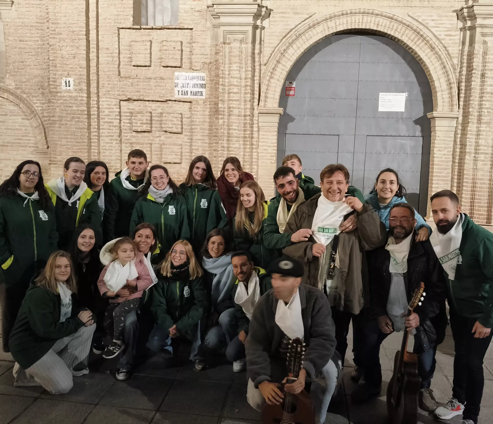 Toño Julve recibió el cariño de la Comisión de Fiestas del Barrio de San Martín.
