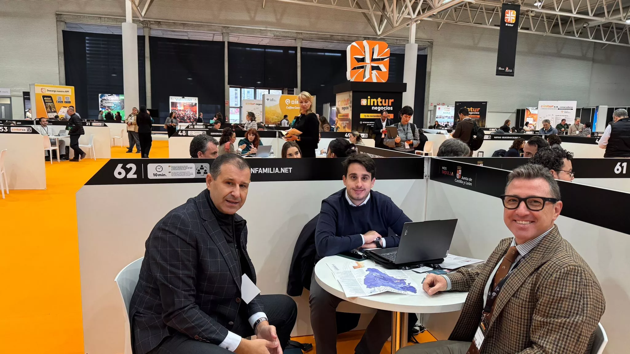 Sergio Serra y Fernando Blasco en una reunión en Intur Negocios Sergio Serra y Fernando Blasco en una reunión en Intur Negocios