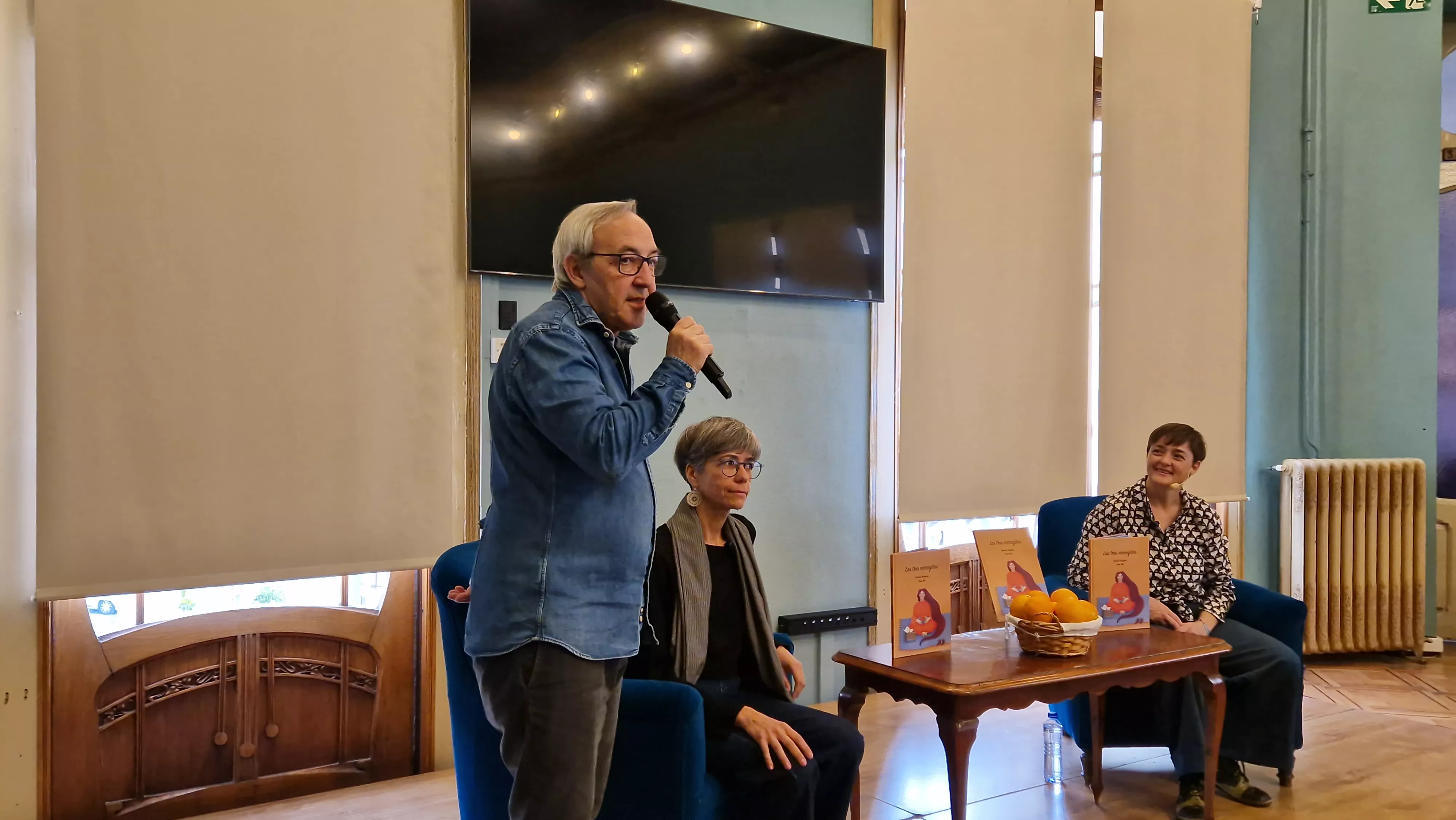 José María Aniés, dirigiéndose al público. Foto Myriam Martínez