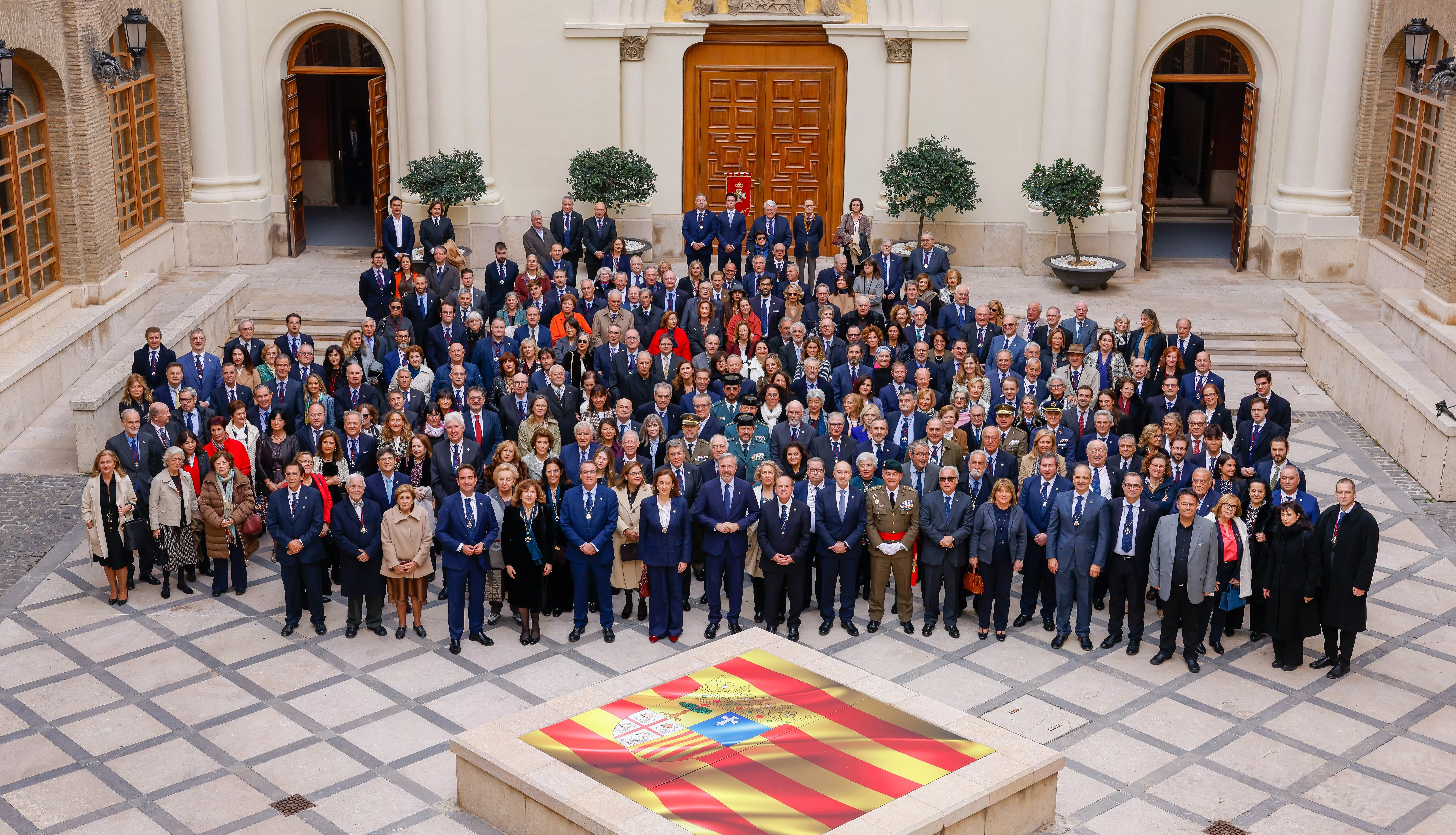 Fotografía de los participantes en la clausura del 75 aniversario de la Hermandad de San Juan de la Peña