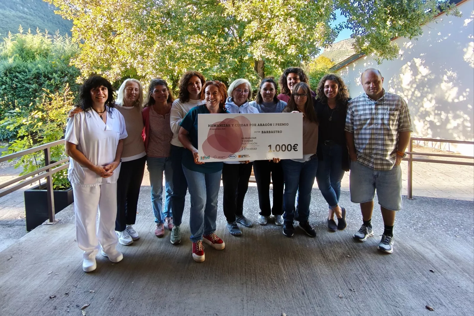 El centro de salud de Castejón de Sos recibe el Premio HumanizAR y CuidAR en Aragón por su programa intergeneracional 'Compartiendo nuestro tiempo'.