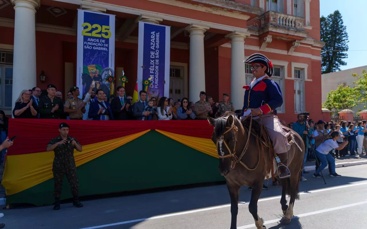  Desfile en homenaje a Félix de Azara.