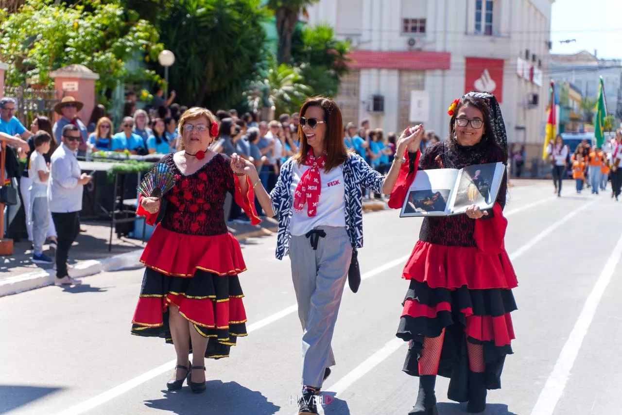  Desfile en homenaje a Félix de Azara.