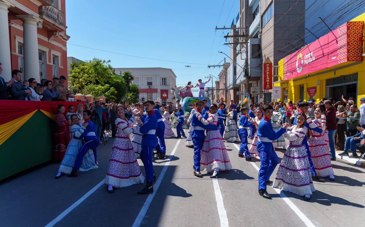  Desfile en homenaje a Félix de Azara.