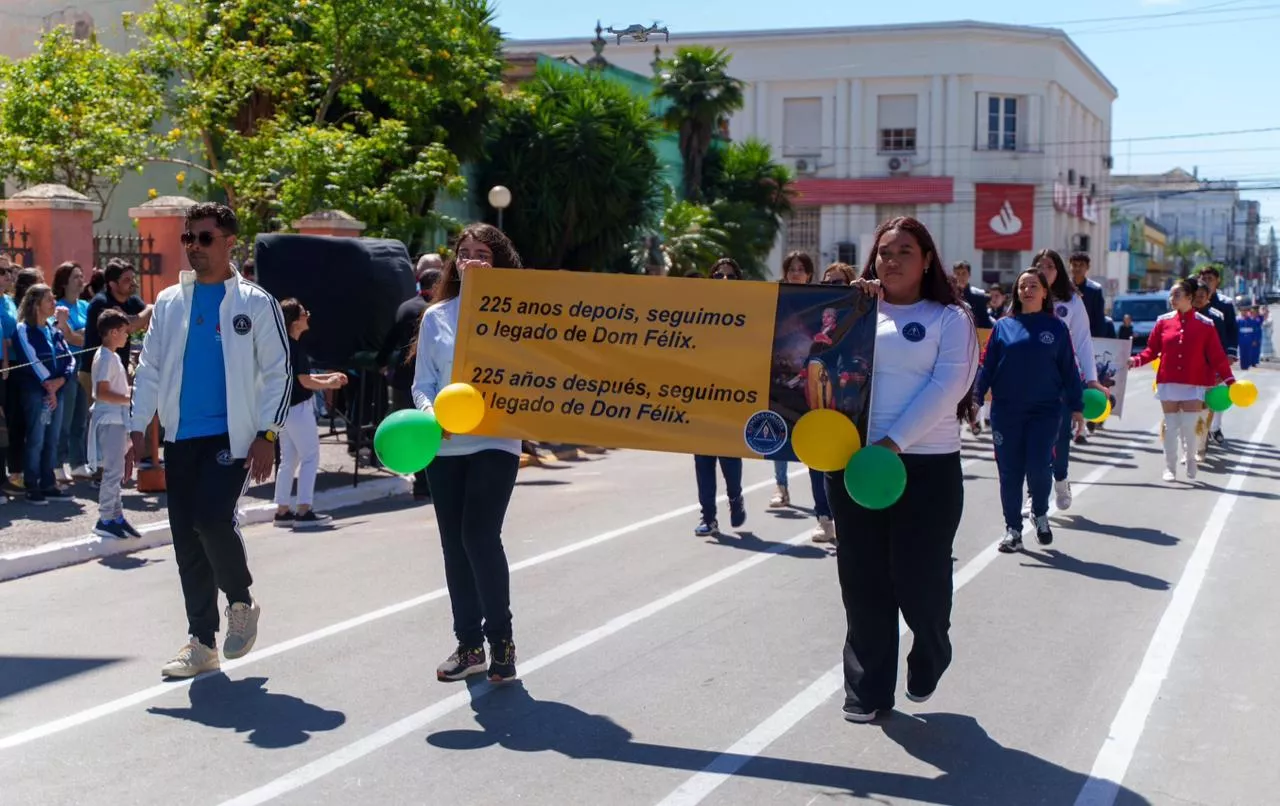  Desfile en homenaje a Félix de Azara.