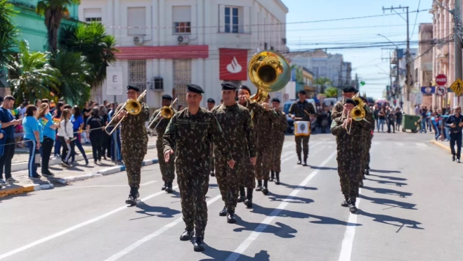 Desfile en homenaje a Félix de Azara. Desfile en homenaje a Félix de Azara.